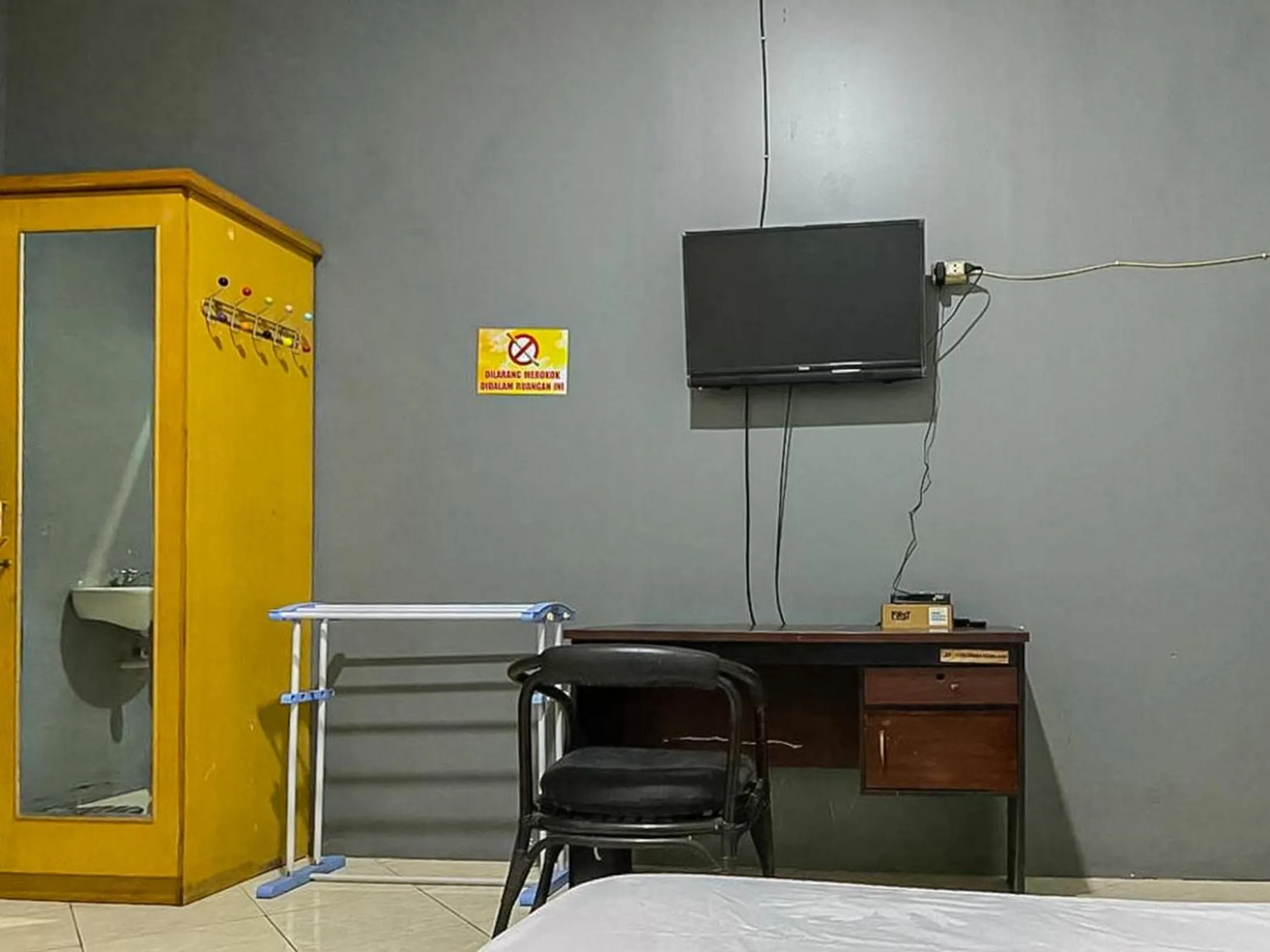 Bedroom in Monalisa Homestay Mitra RedDoorz