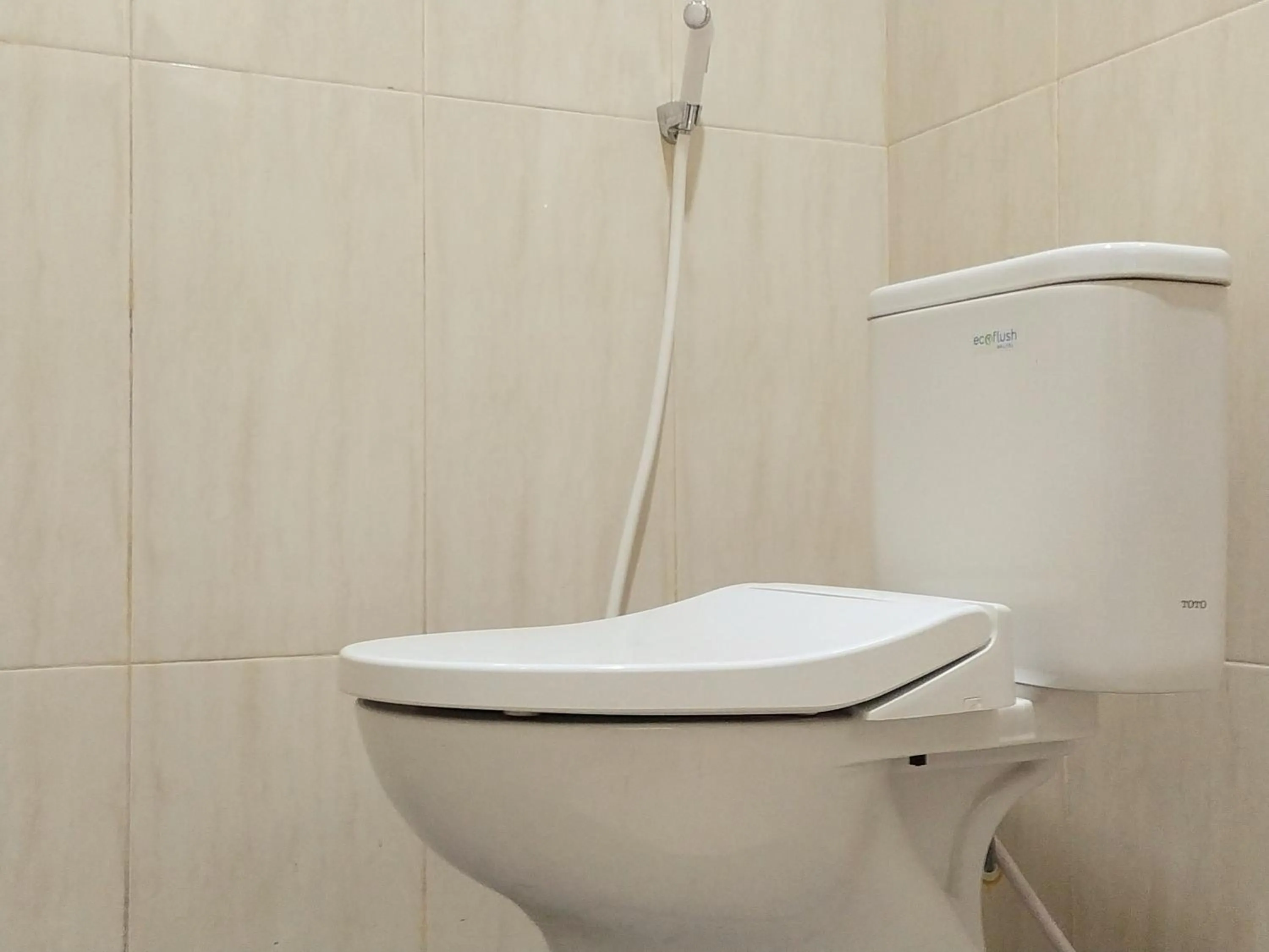 Bathroom in RedDoorz near Prawirotaman Yogyakarta