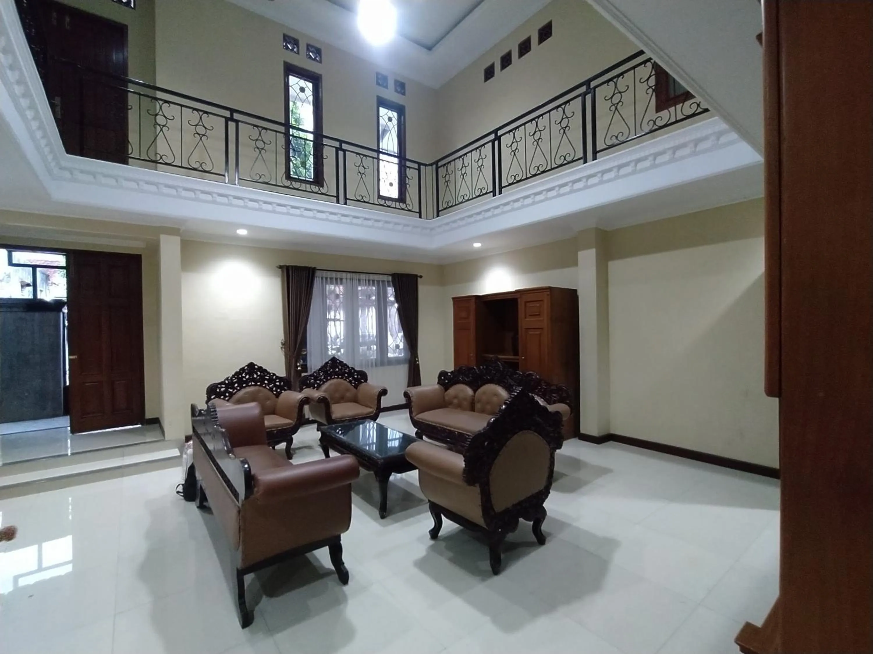 Living room in RedDoorz near Prawirotaman Yogyakarta