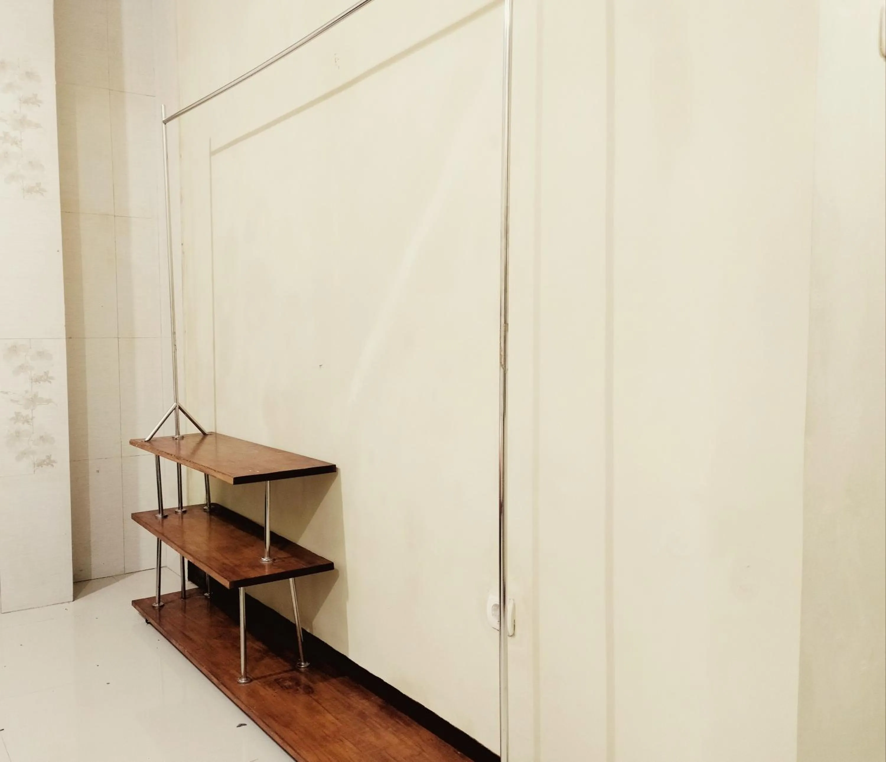 wardrobe in RedDoorz near Prawirotaman Yogyakarta