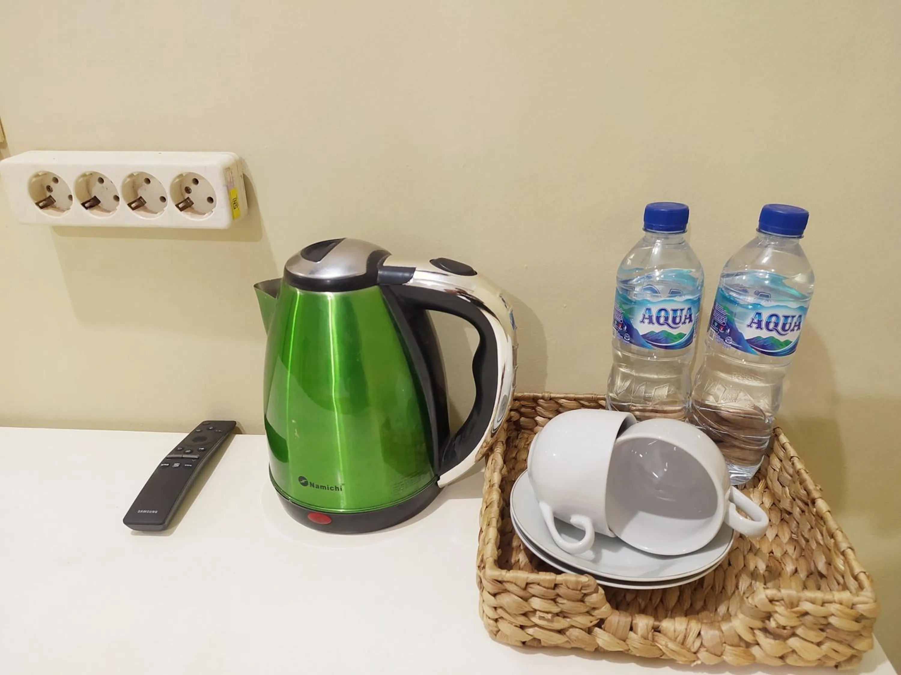 Coffee/tea facilities in RedDoorz near Prawirotaman Yogyakarta