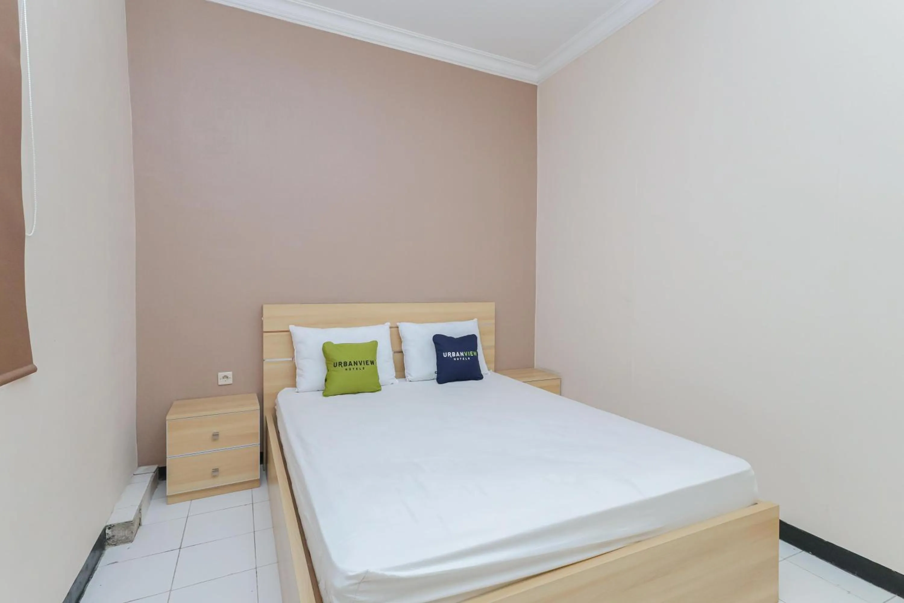 Bedroom, Bed in Urbanview Roemah Tebet by RedDoorz