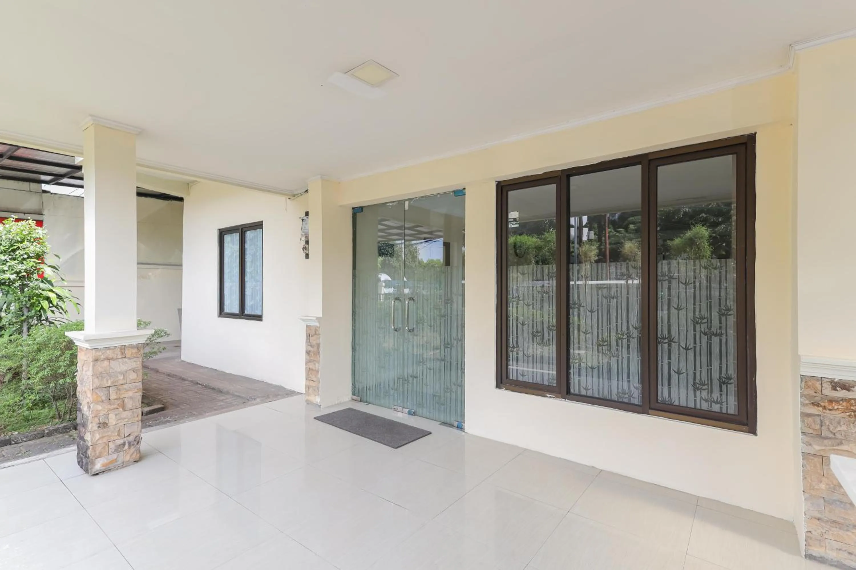 Property building in Urbanview Roemah Tebet by RedDoorz