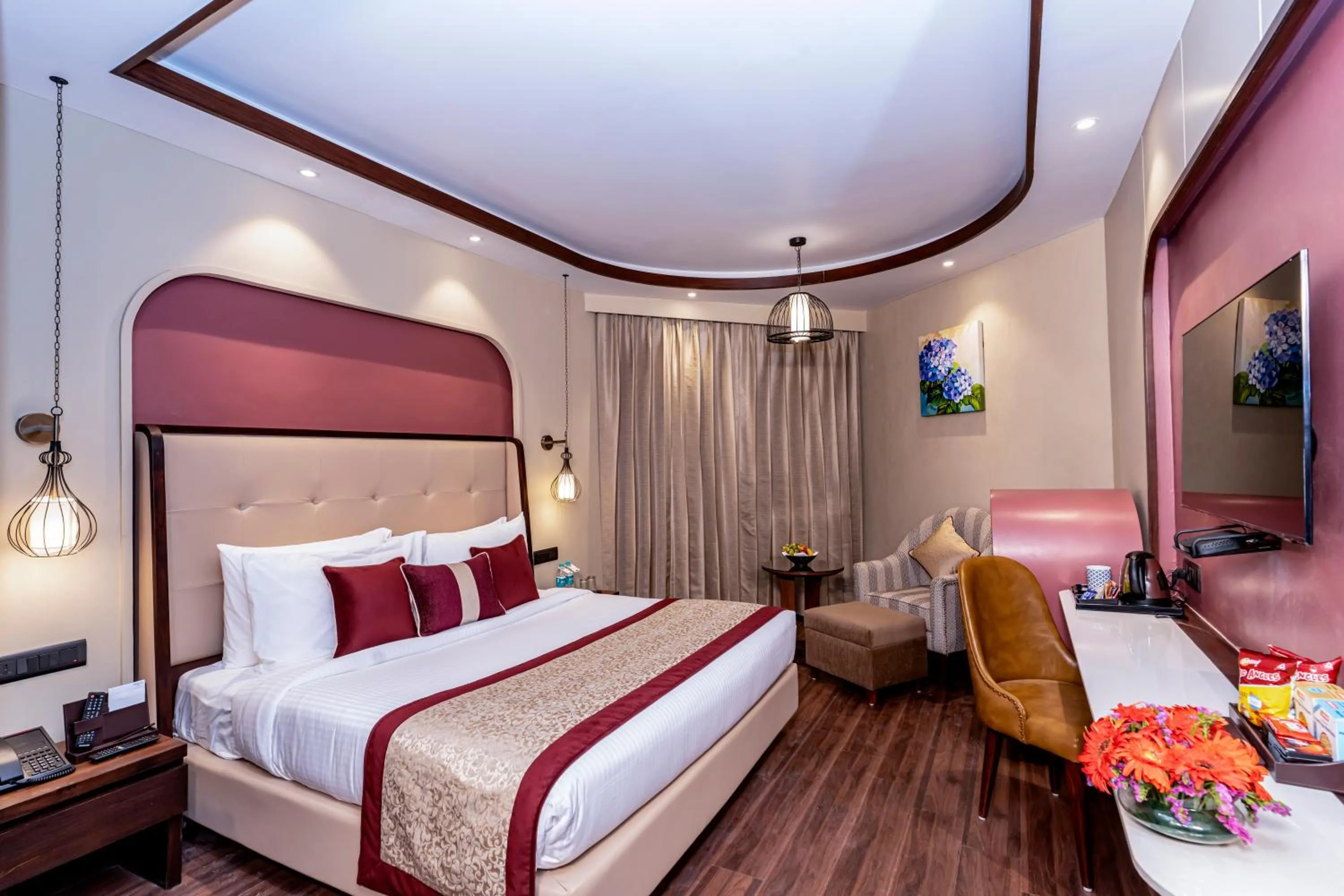 Seating area, Bed in Fortune Khajjiar - Member ITC Hotels' Group