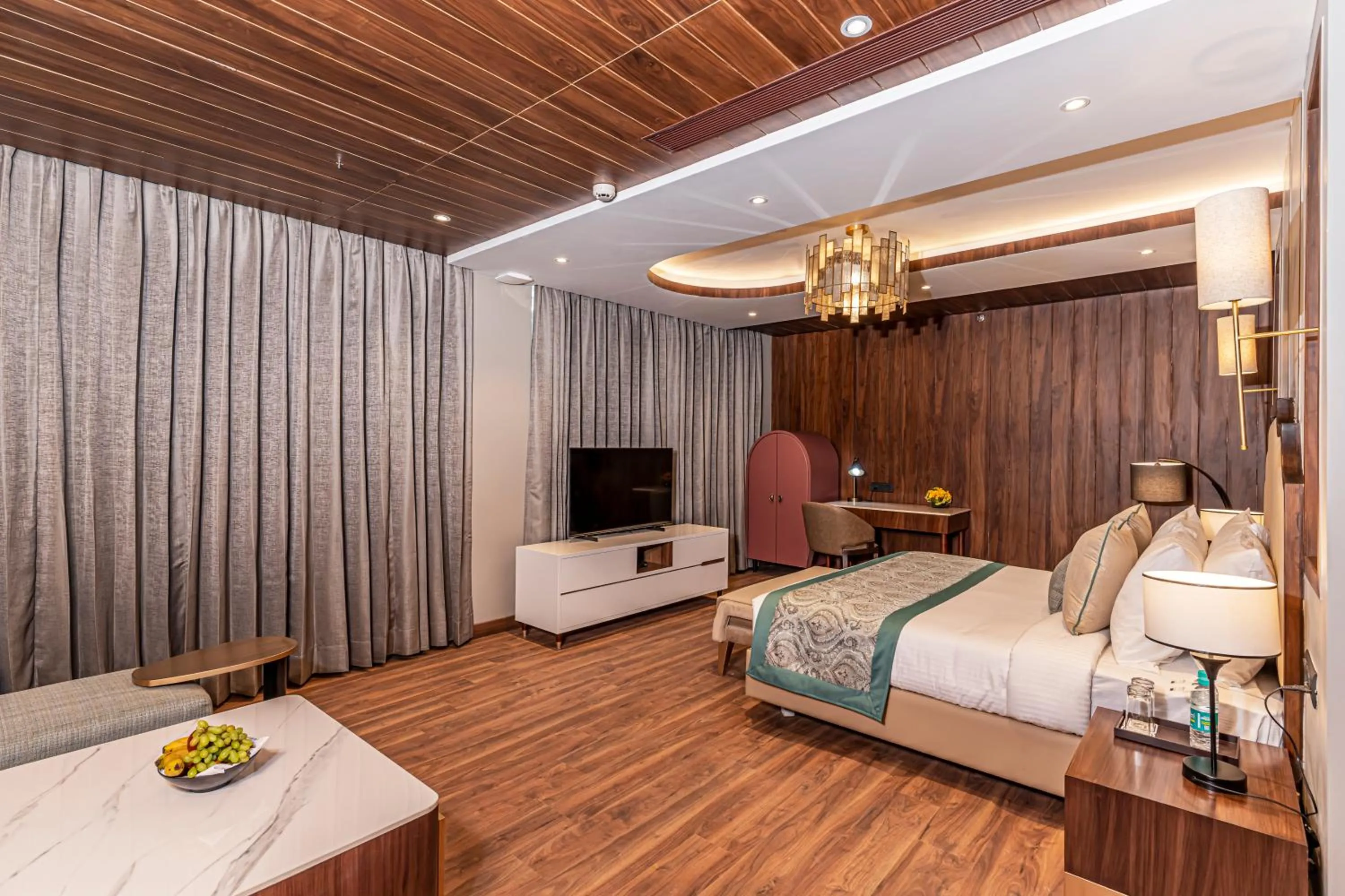 Living room, Bed in Fortune Khajjiar - Member ITC Hotels' Group