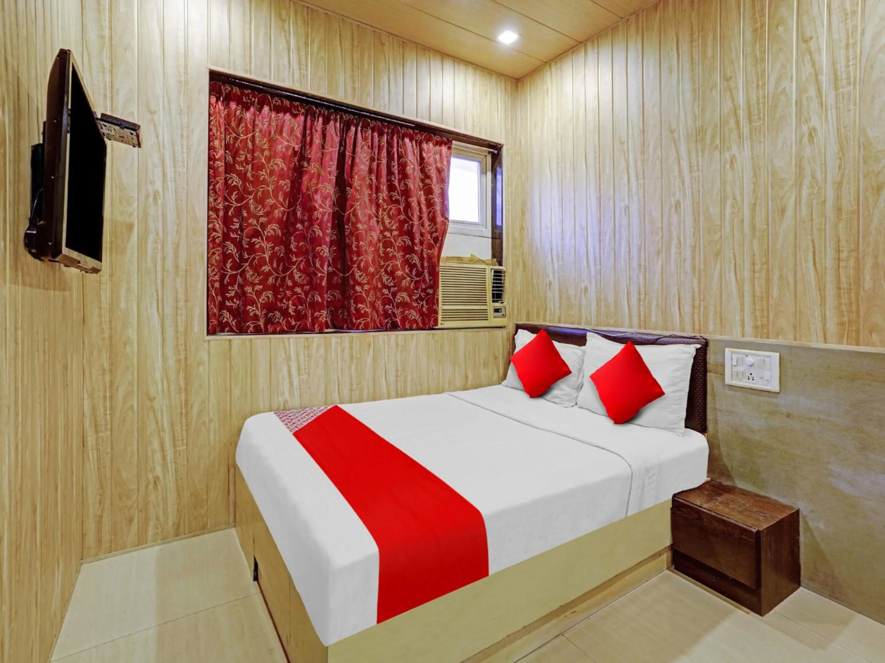 Bedroom, Bed in Hotel Yatri Inn Vashi Navi Mumbai