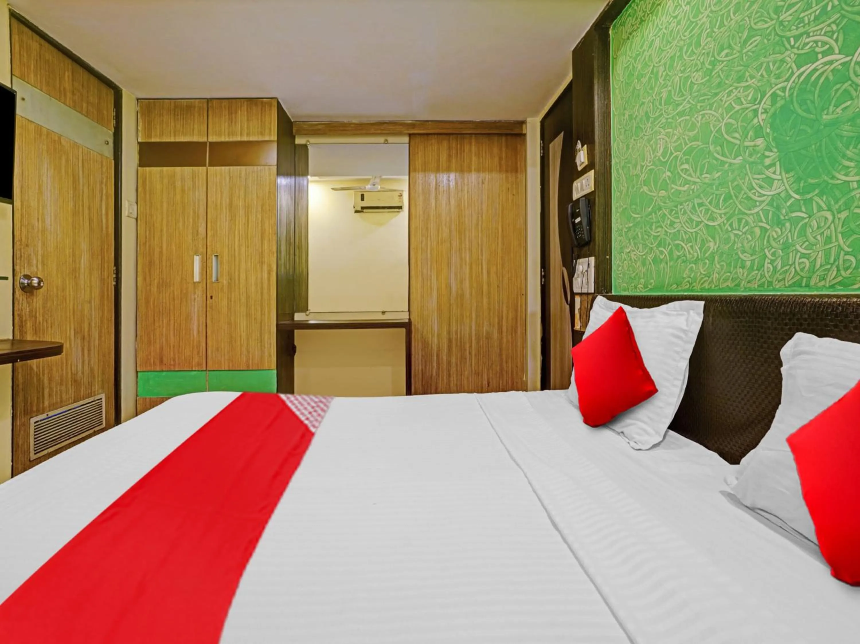 Bedroom, Bed in Hotel Yatri Inn Vashi Navi Mumbai