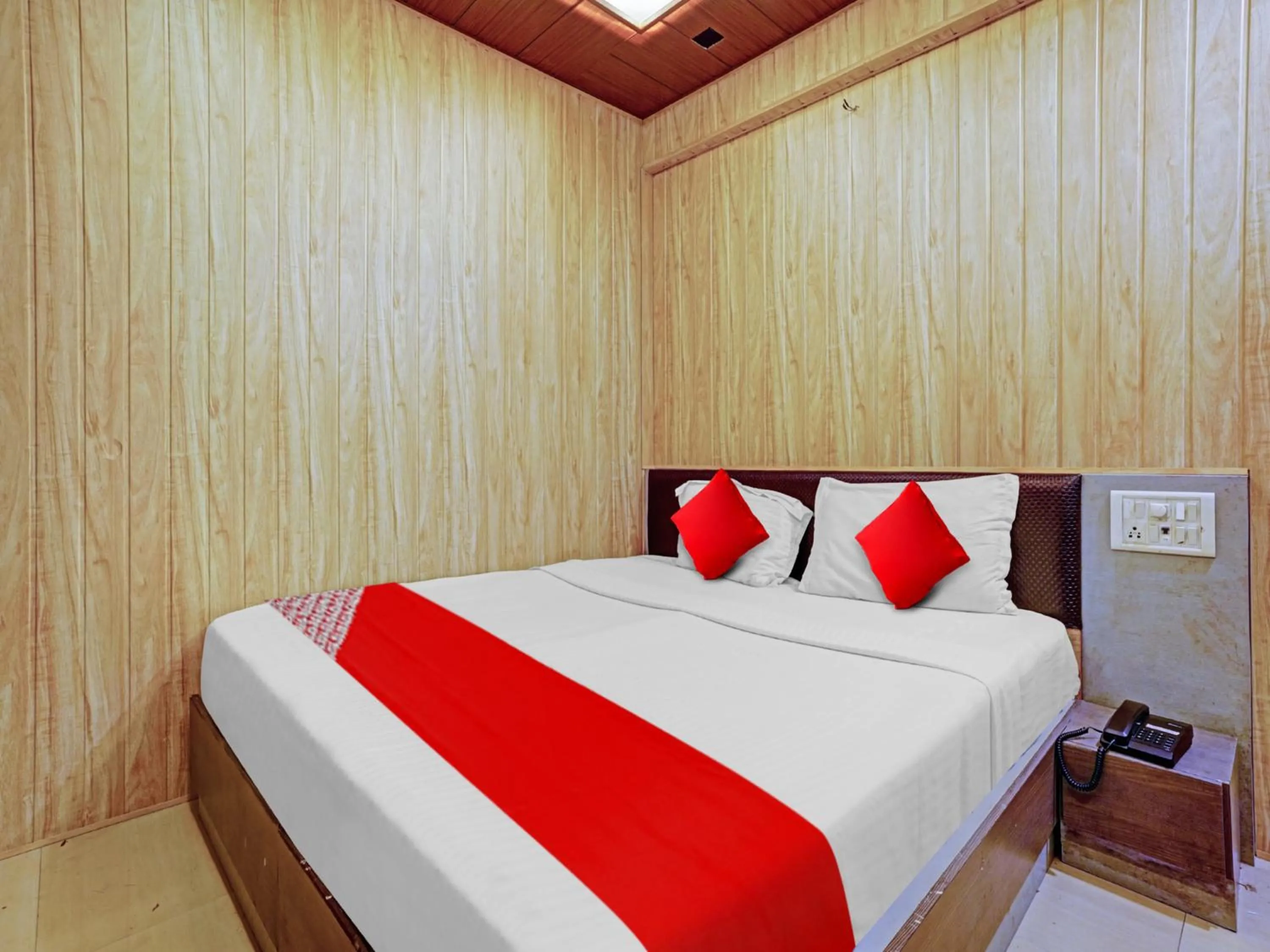 Bedroom, Bed in Hotel Yatri Inn Vashi Navi Mumbai