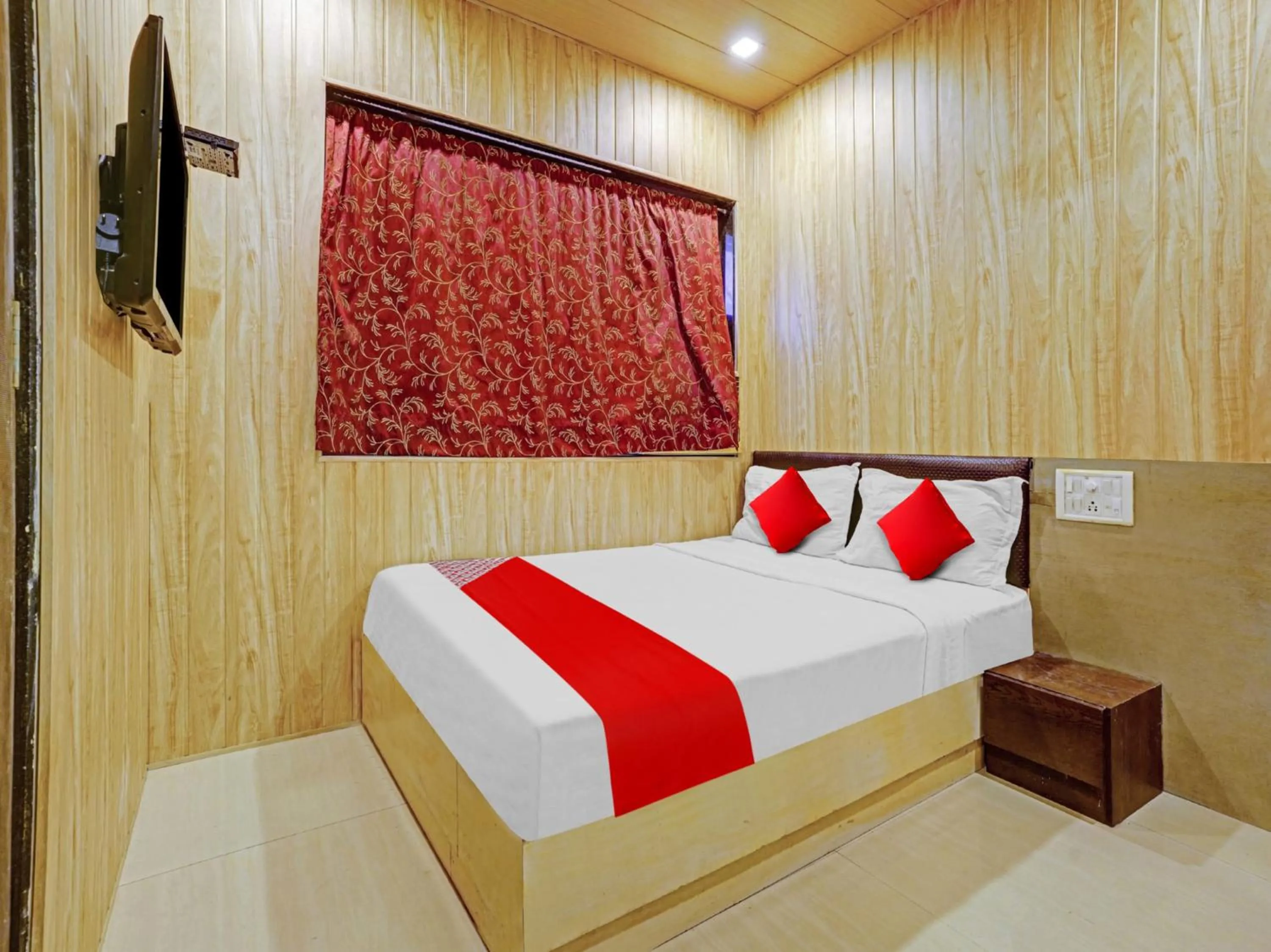 Bedroom, Bed in Hotel Yatri Inn Vashi Navi Mumbai