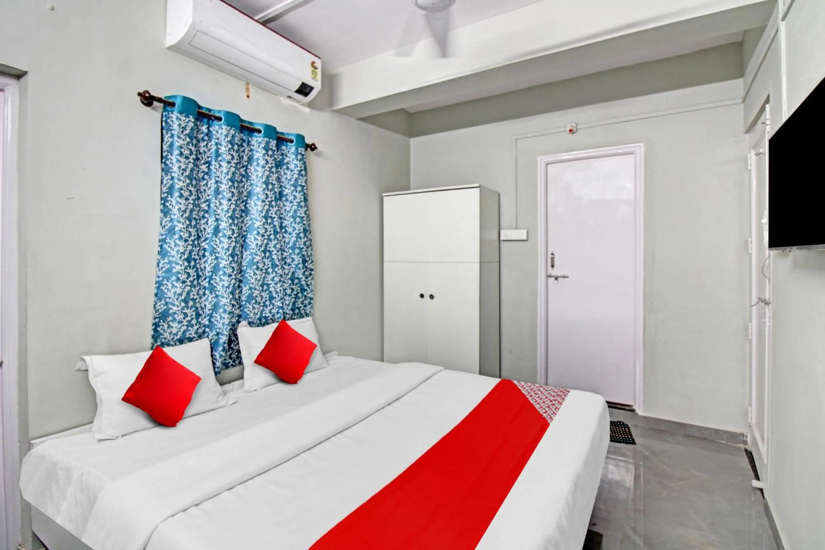 Bedroom, Bed in Super Hotel O Moonlight Inn