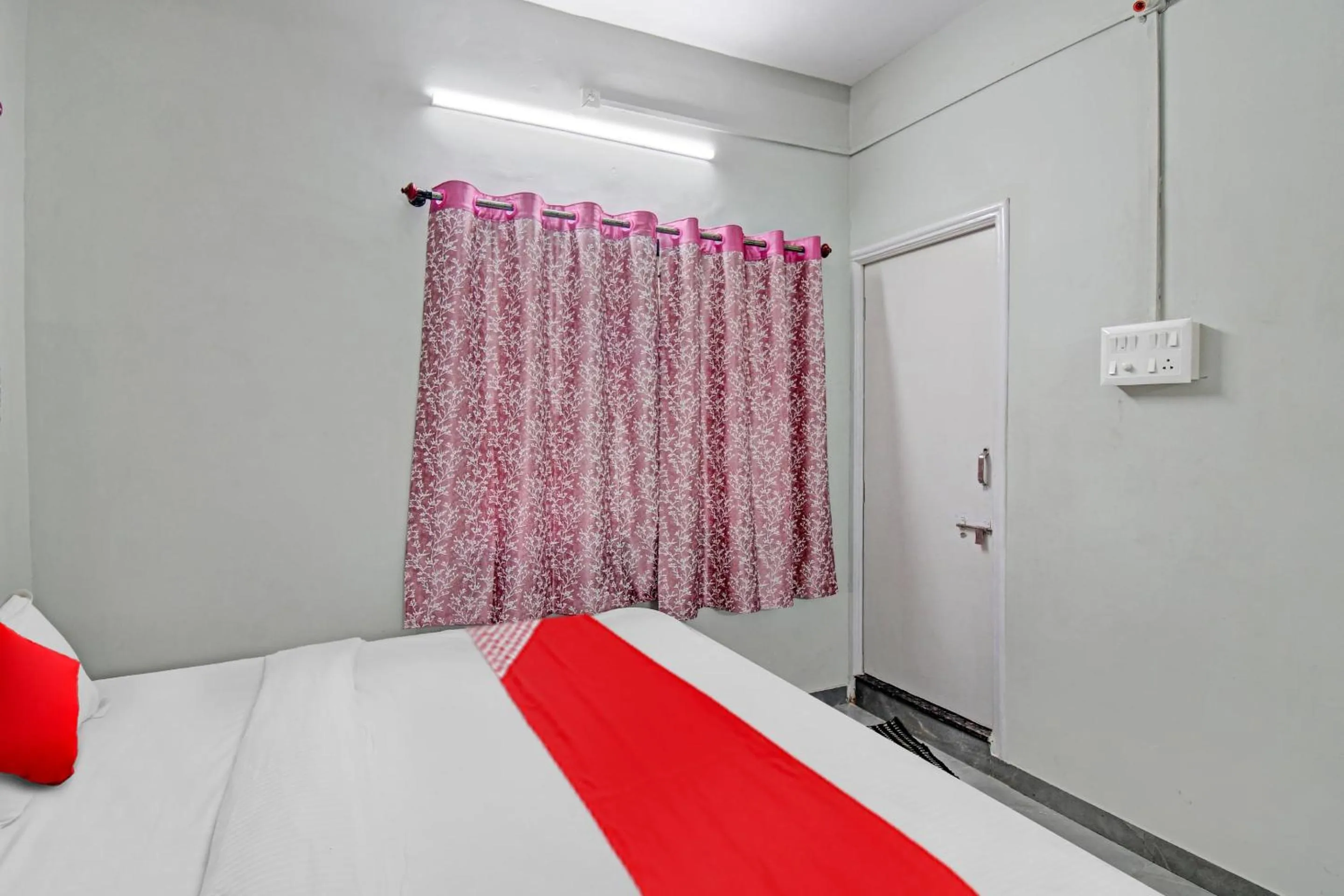 Bedroom, Bed in Super Hotel O Moonlight Inn