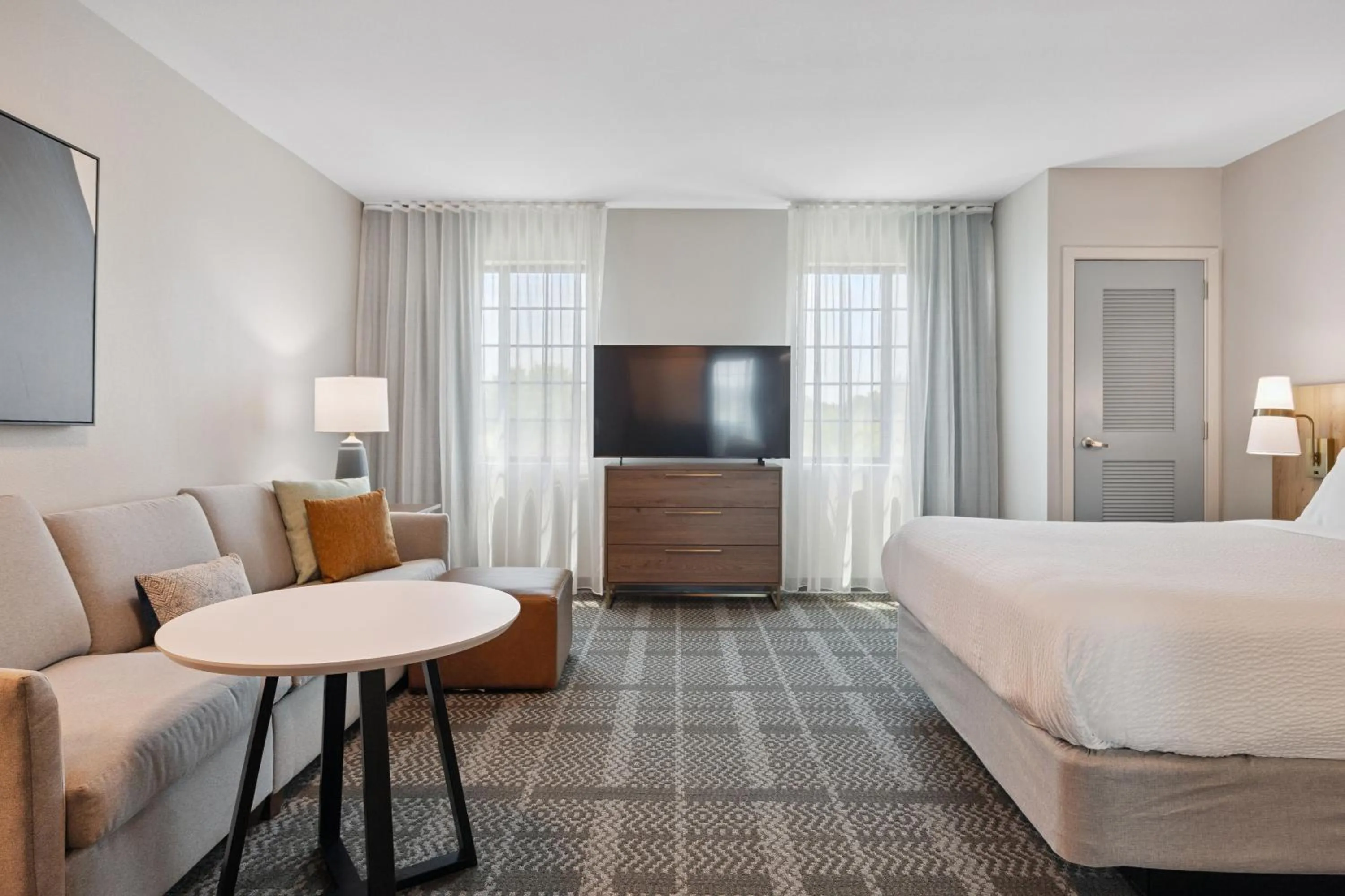 Bed in Staybridge Suites Sacramento Woodland by IHG