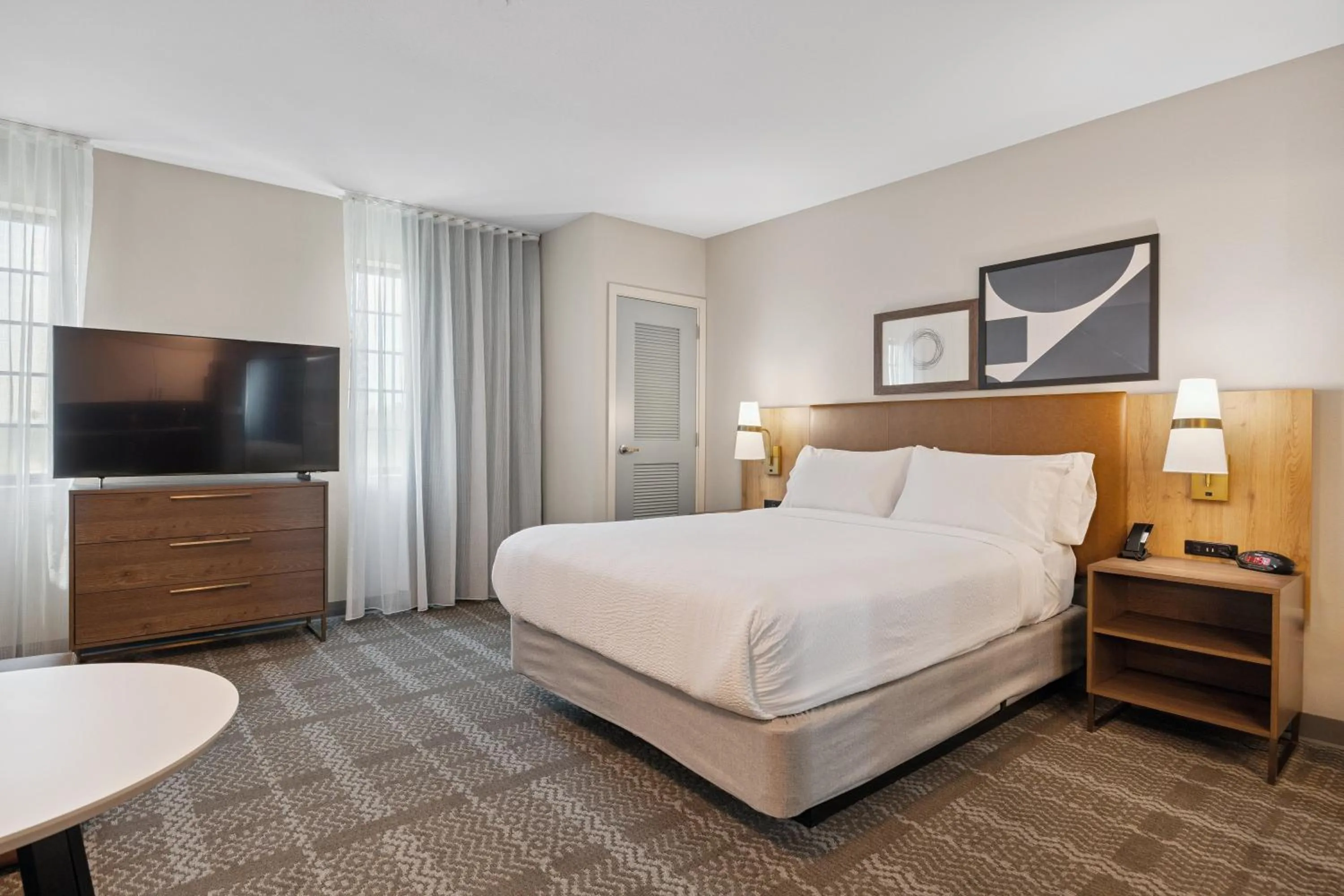 Bed in Staybridge Suites Sacramento Woodland by IHG