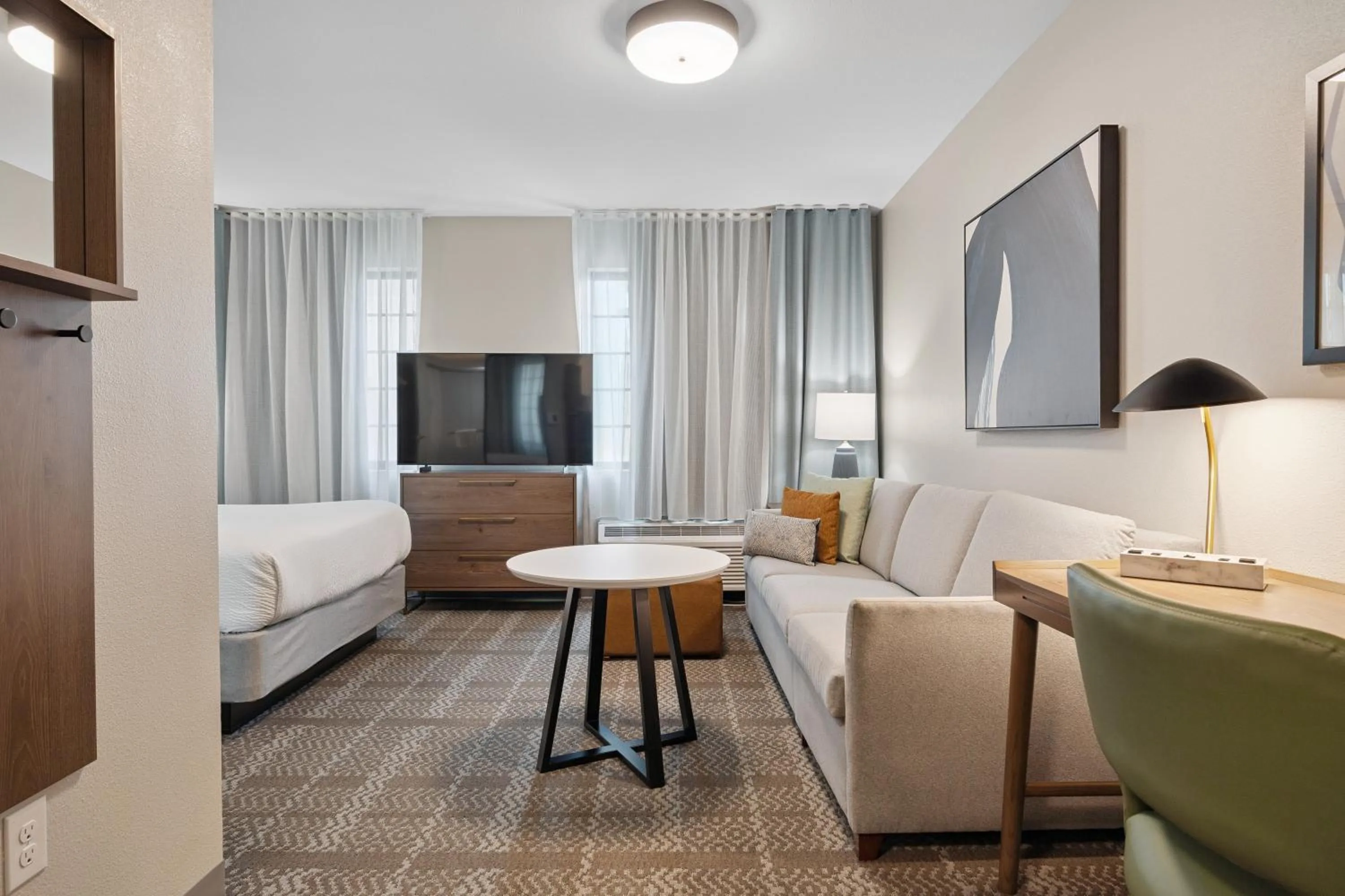 Bed in Staybridge Suites Sacramento Woodland by IHG