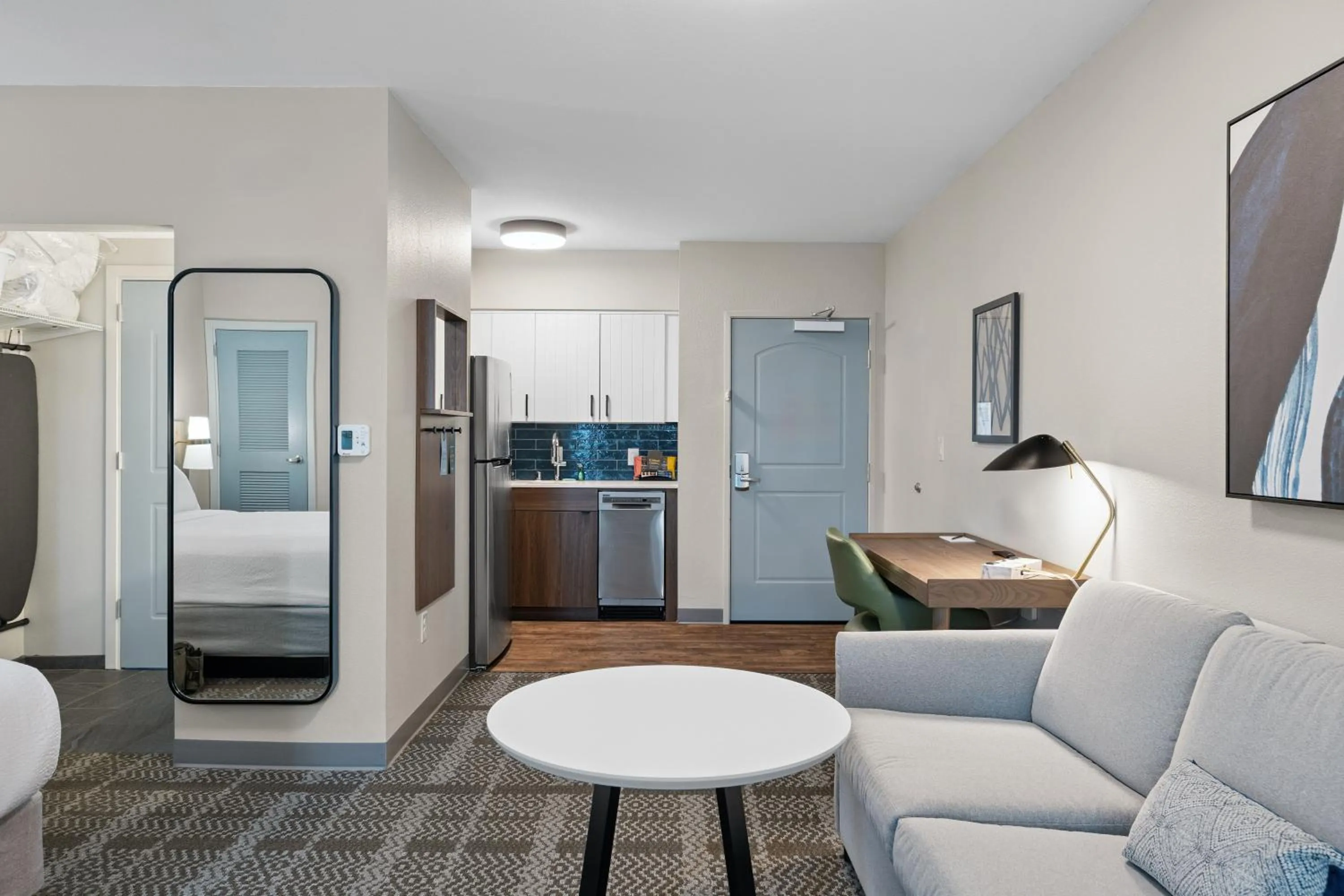 Bed in Staybridge Suites Sacramento Woodland by IHG