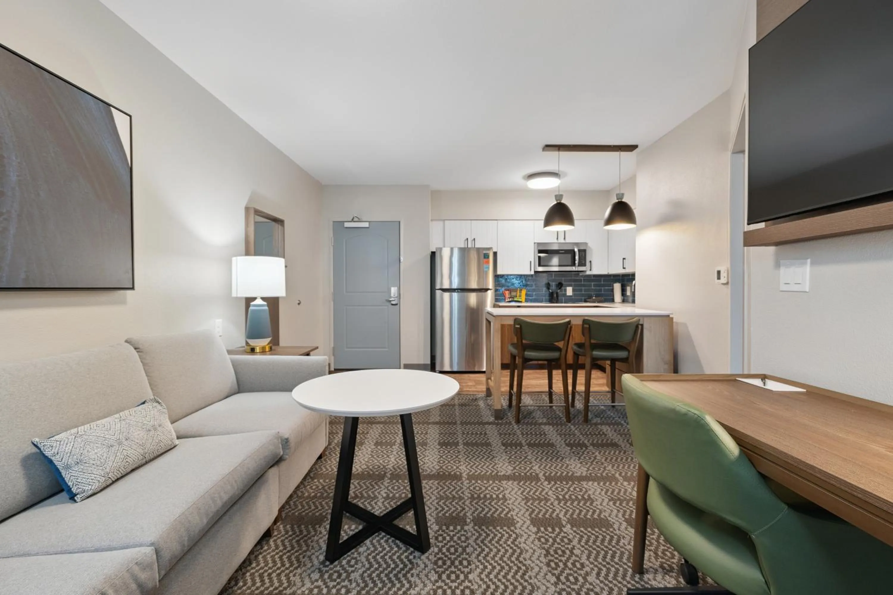 TV and multimedia in Staybridge Suites Sacramento Woodland by IHG