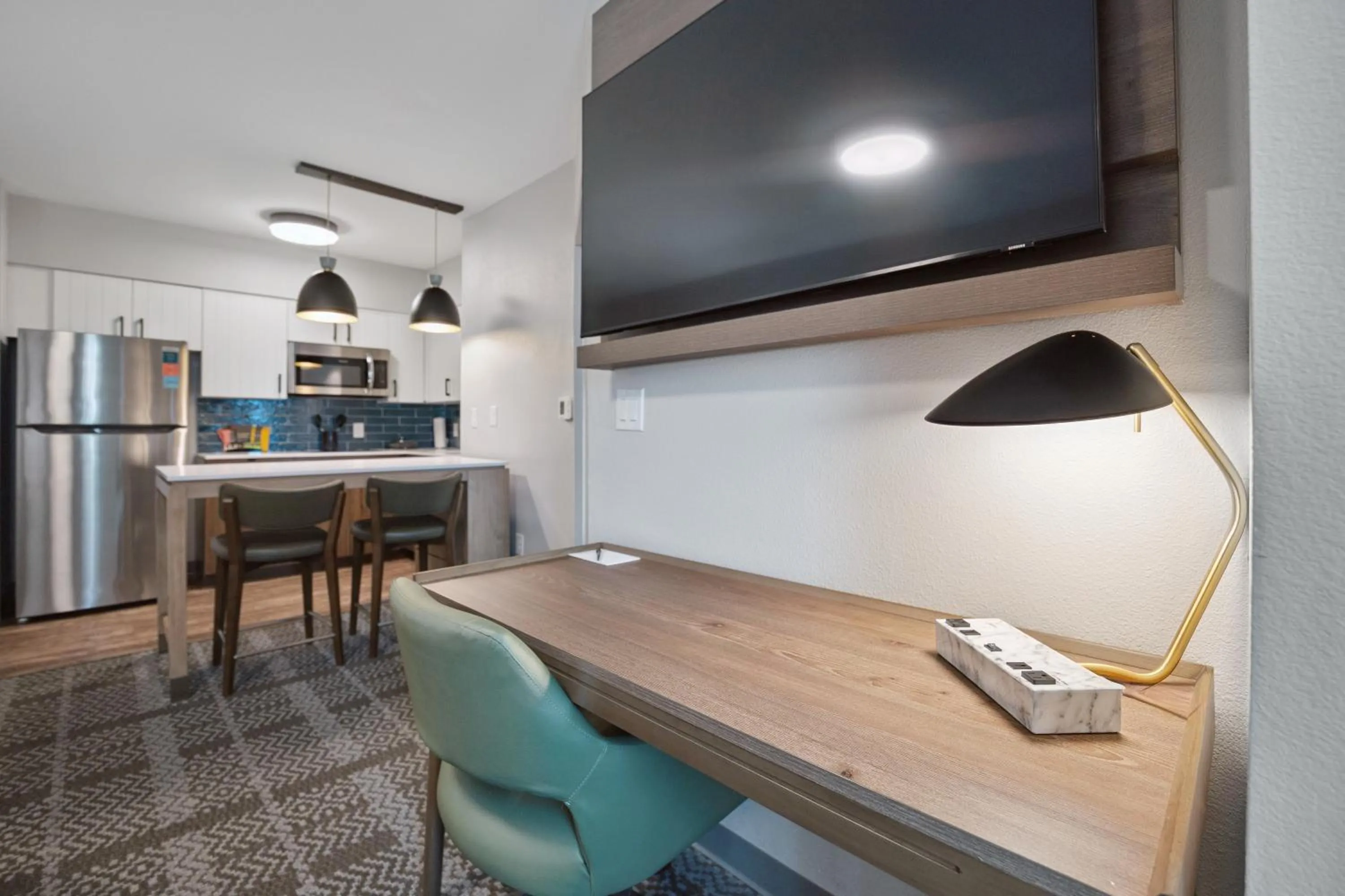 TV and multimedia in Staybridge Suites Sacramento Woodland by IHG