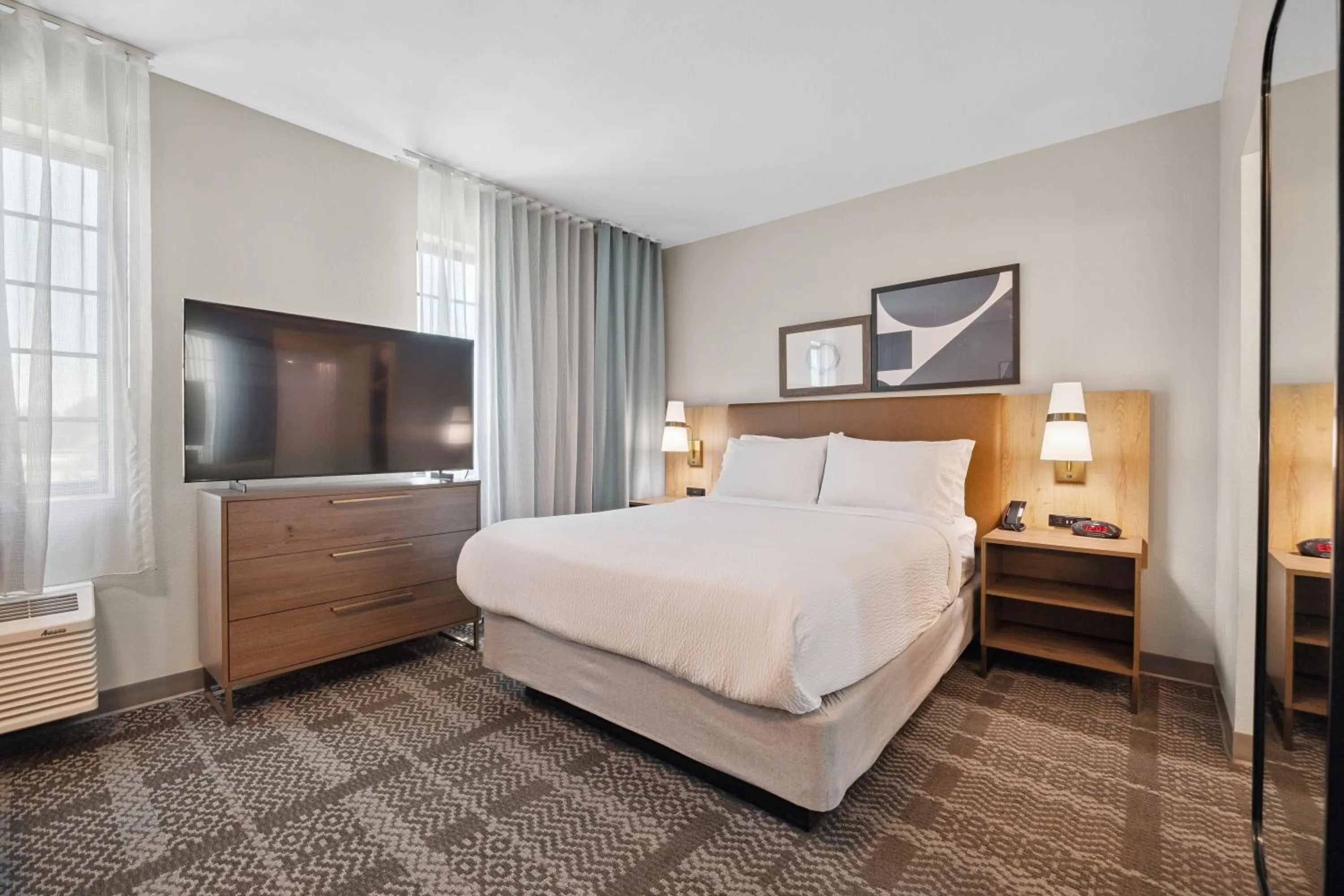 Bed in Staybridge Suites Sacramento Woodland by IHG