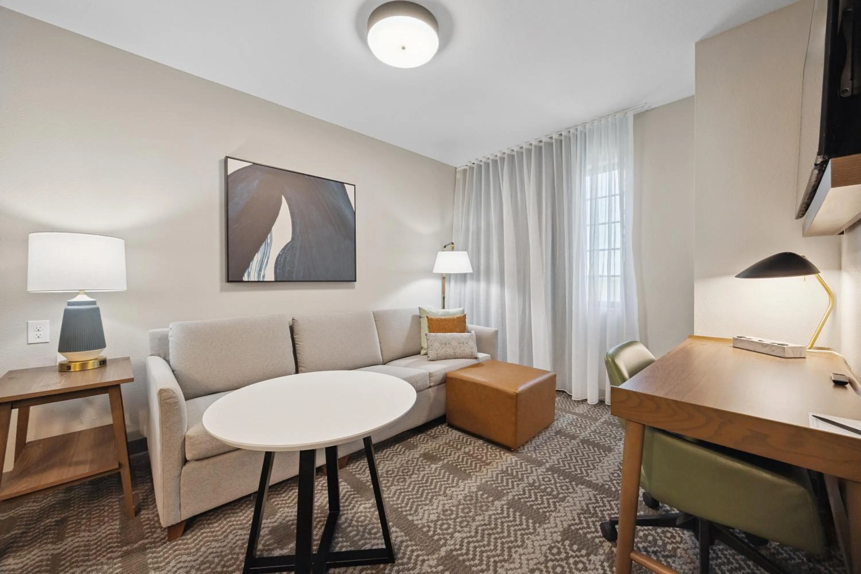 TV and multimedia in Staybridge Suites Sacramento Woodland by IHG