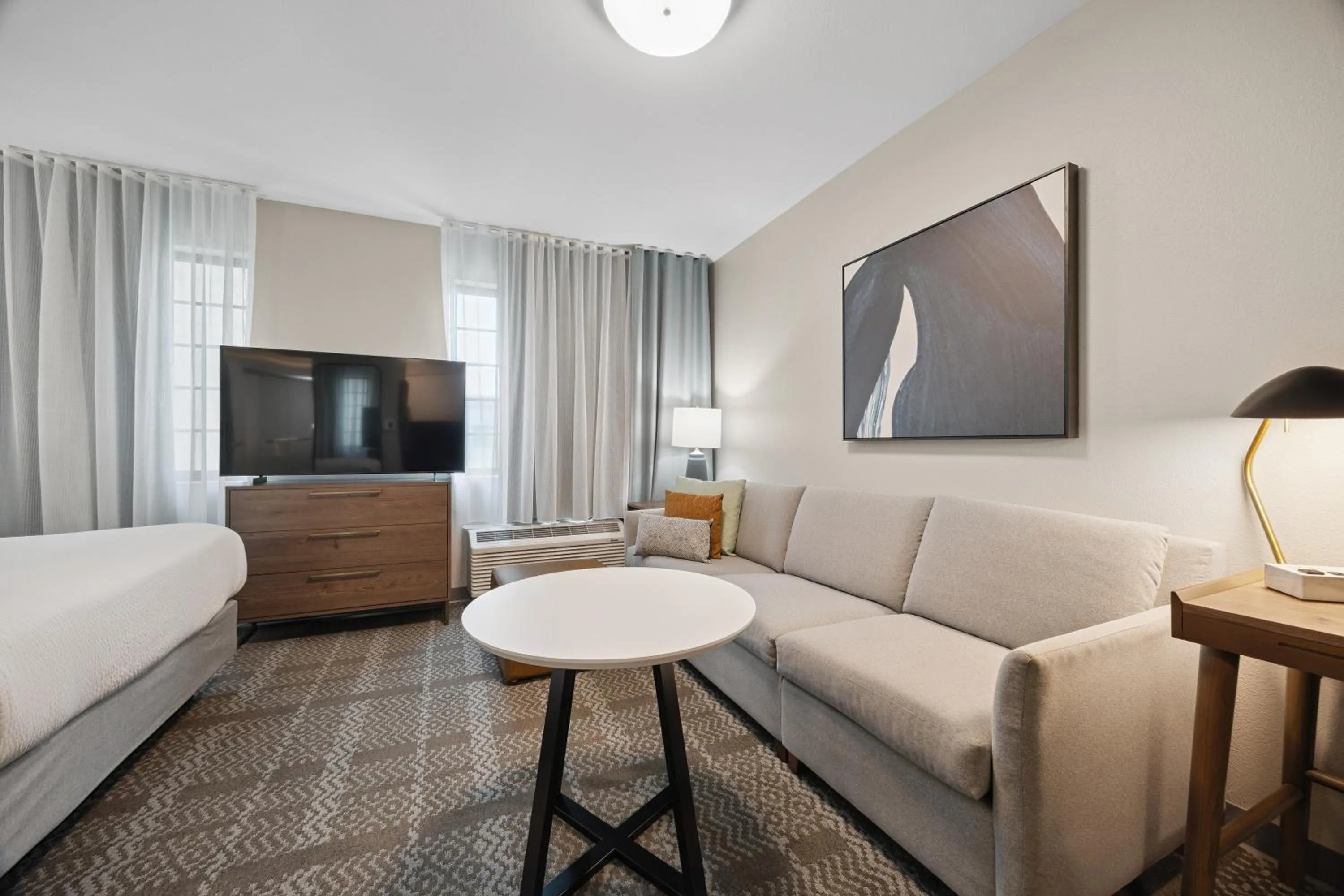 Bed in Staybridge Suites Sacramento Woodland by IHG