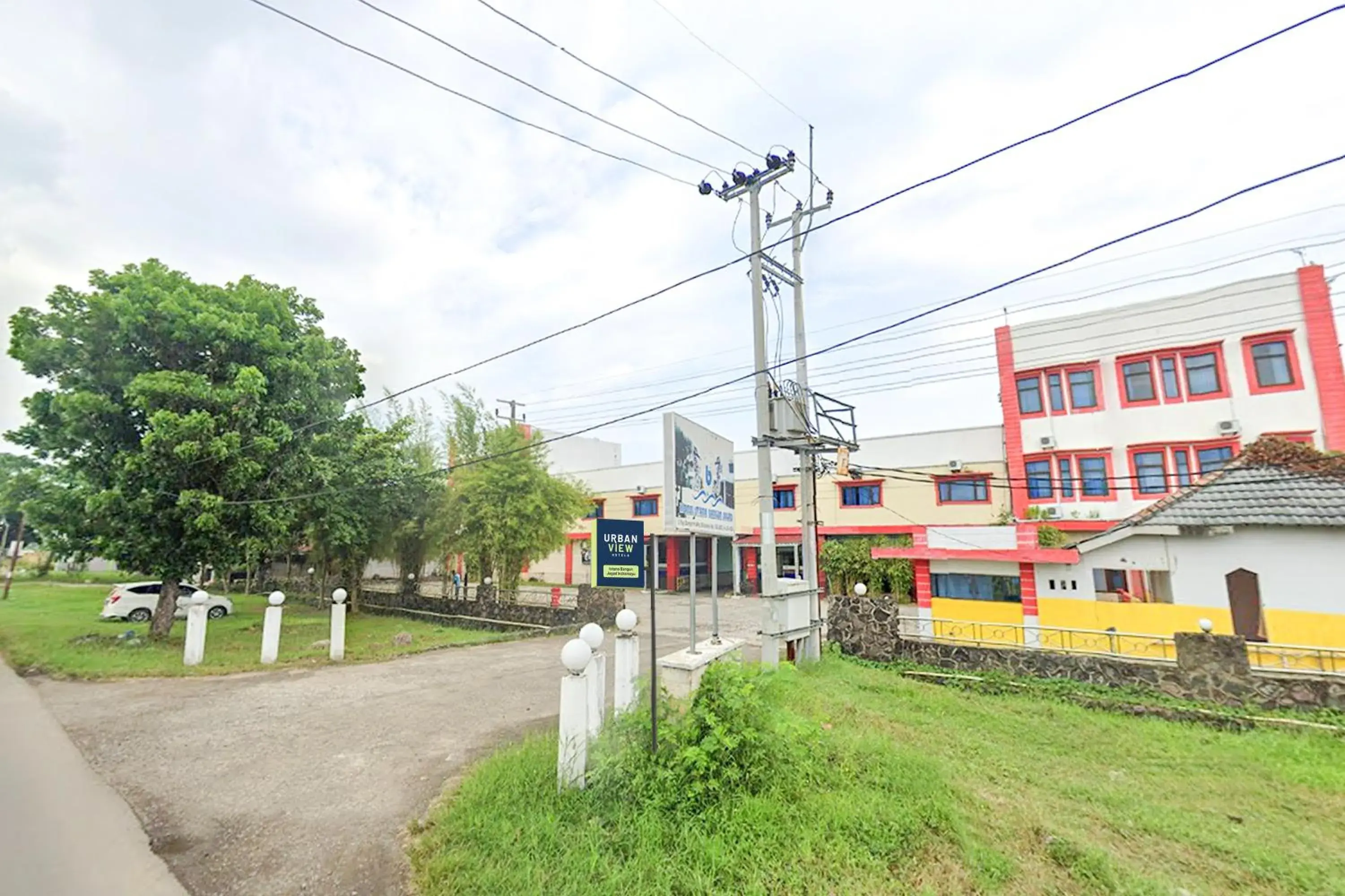 Urbanview Hotel Istana Bangun Jagad Indramayu by RedDoorz Urbanview Hotel Istana Bangun Jagad Indramayu by RedDoorz