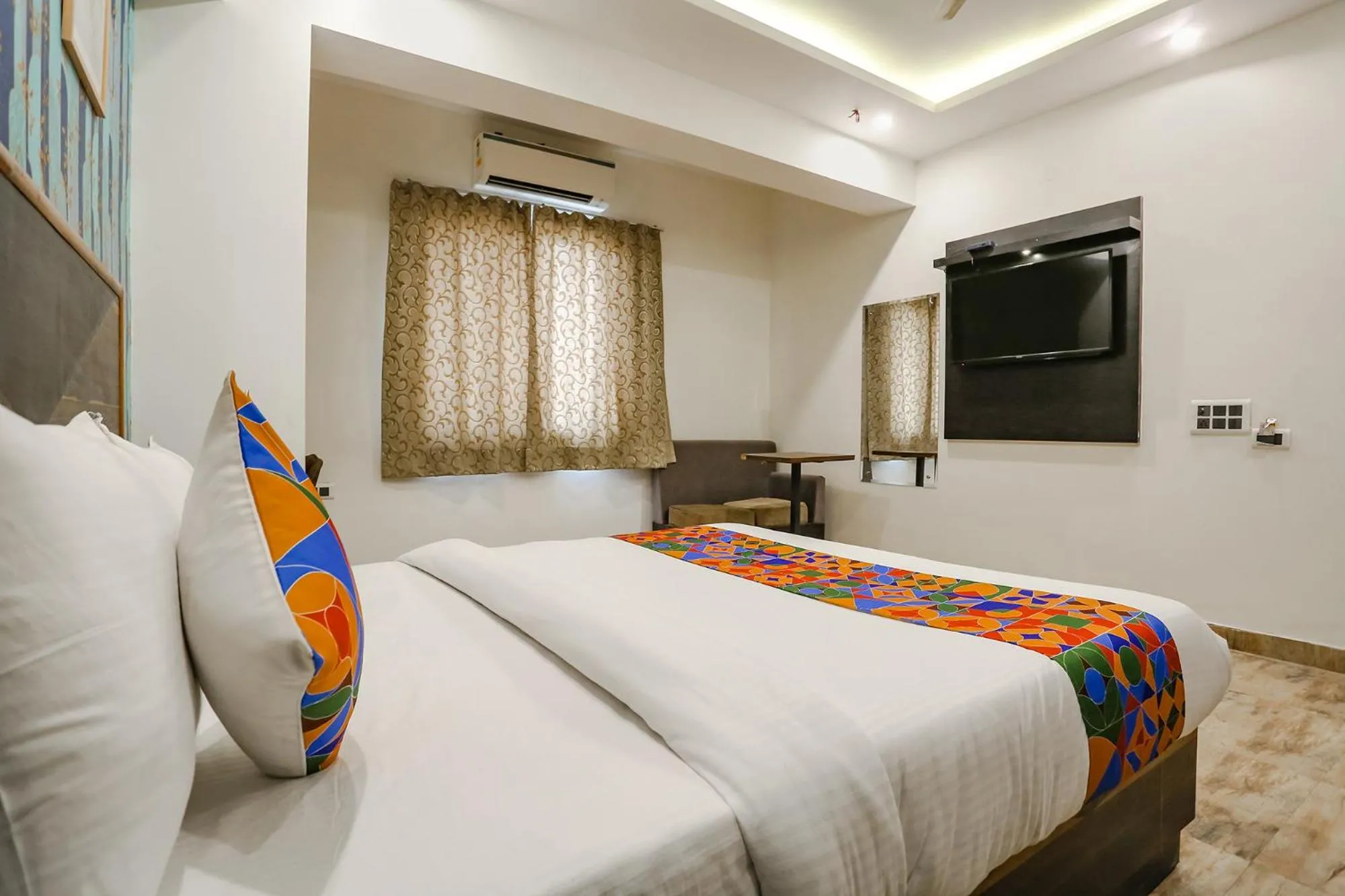 TV and multimedia, Bed in FabHotel Delta Suites I