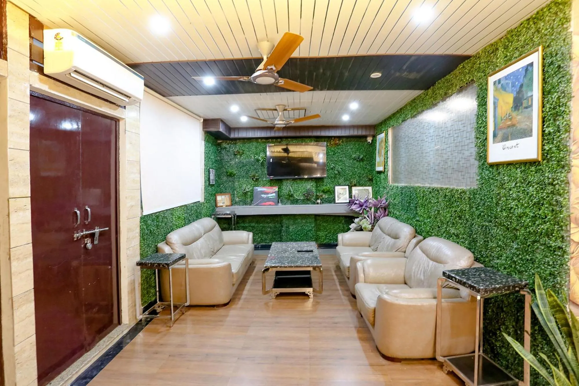 Seating area in FabHotel Delta Suites I