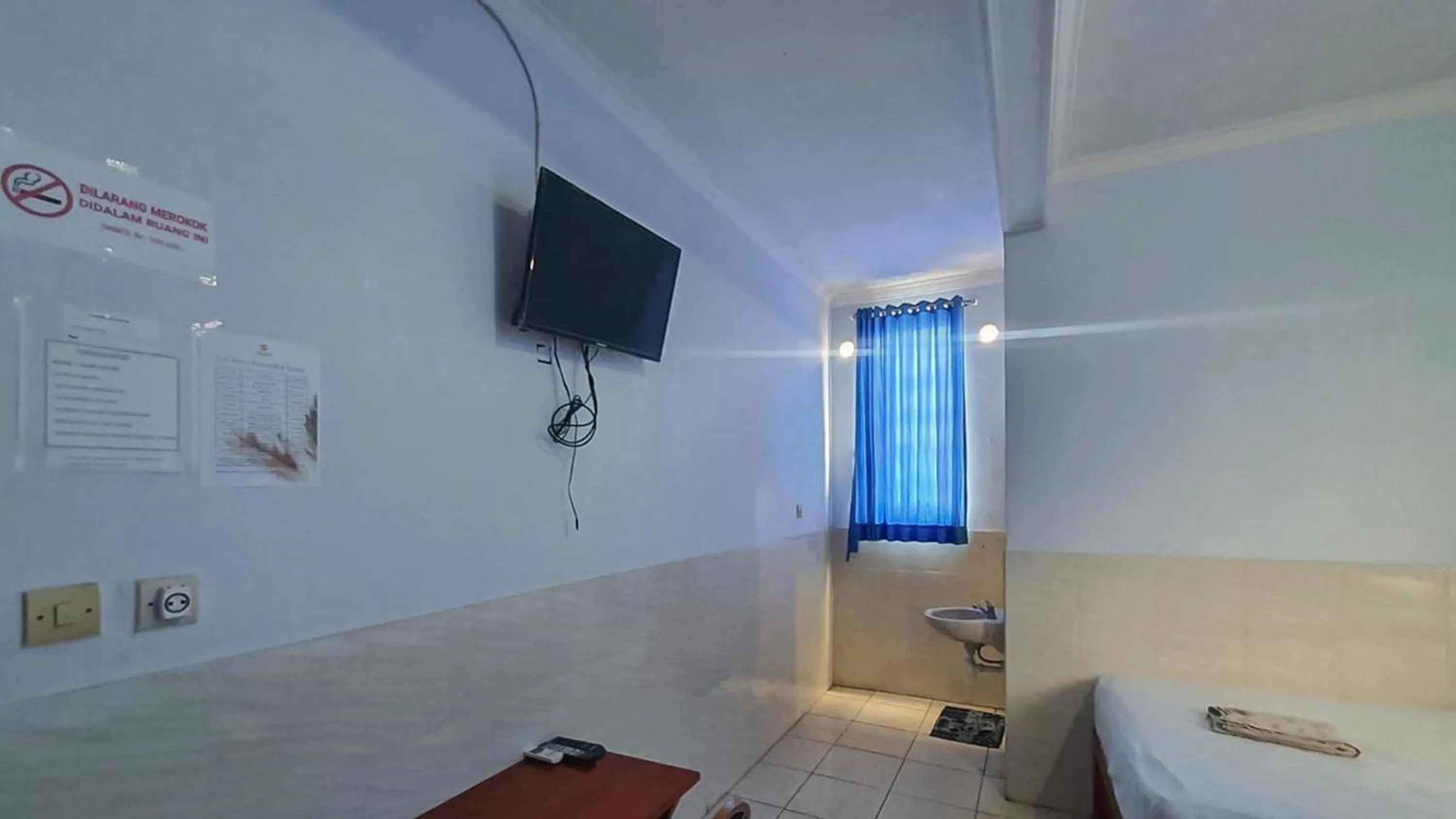 Bedroom, Bed in Reddoorz @ Homestay Gayatri