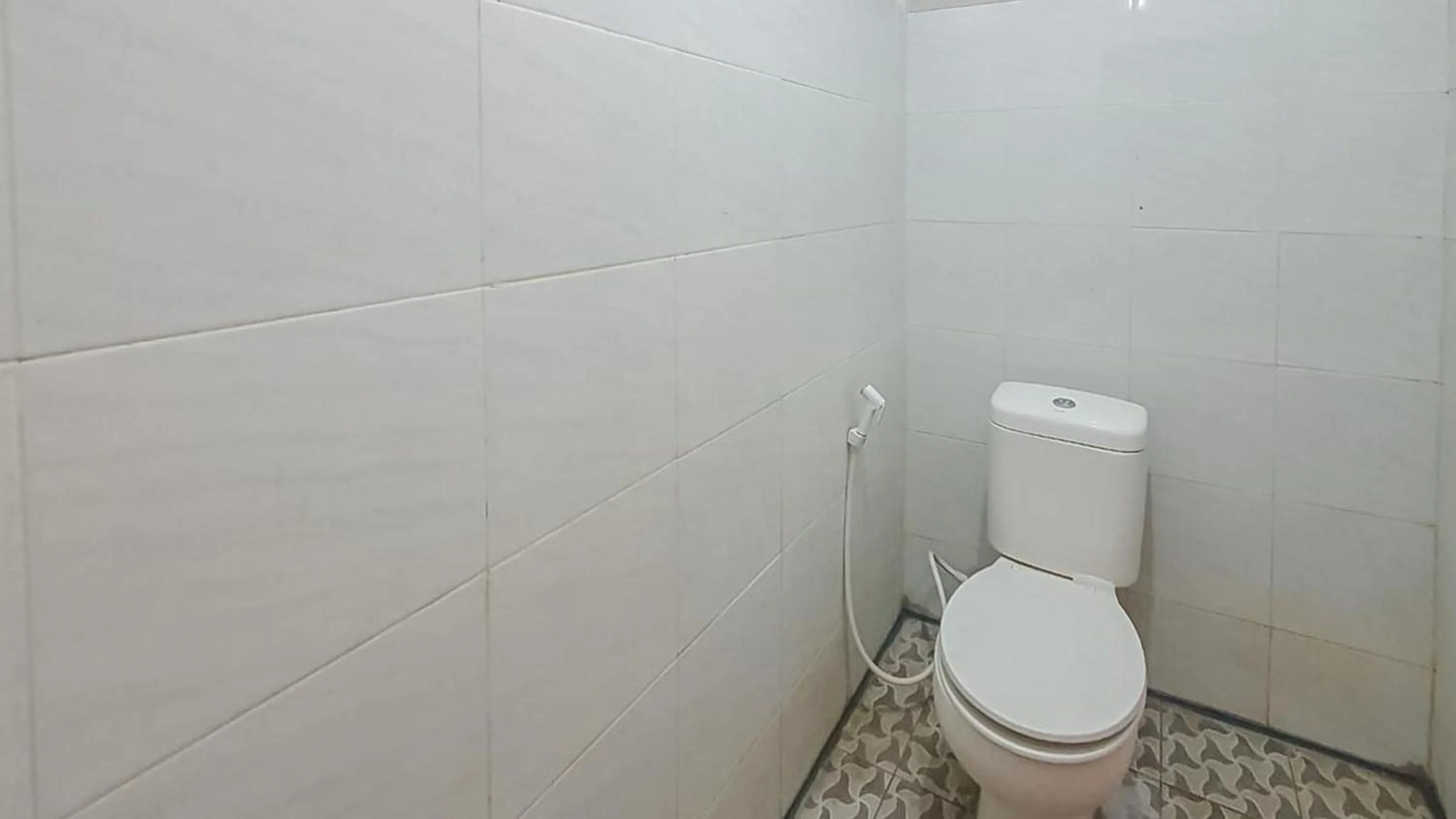 Bathroom in Reddoorz @ Homestay Gayatri