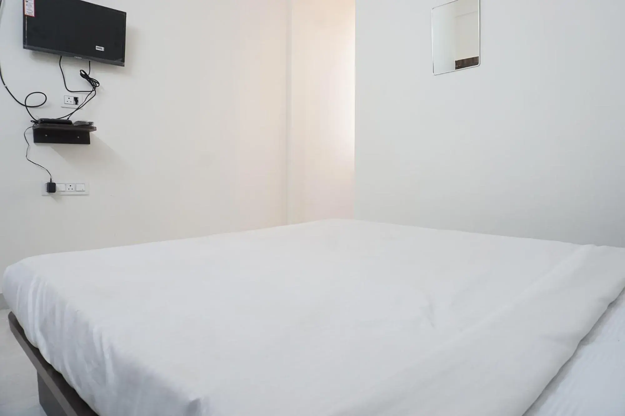 TV and multimedia, Bed in FabHotel Gargi Galuxe - Nr Ankushrao Natyagruha TV and multimedia, Bed in FabHotel Gargi Galuxe - Nr Ankushrao Natyagruha