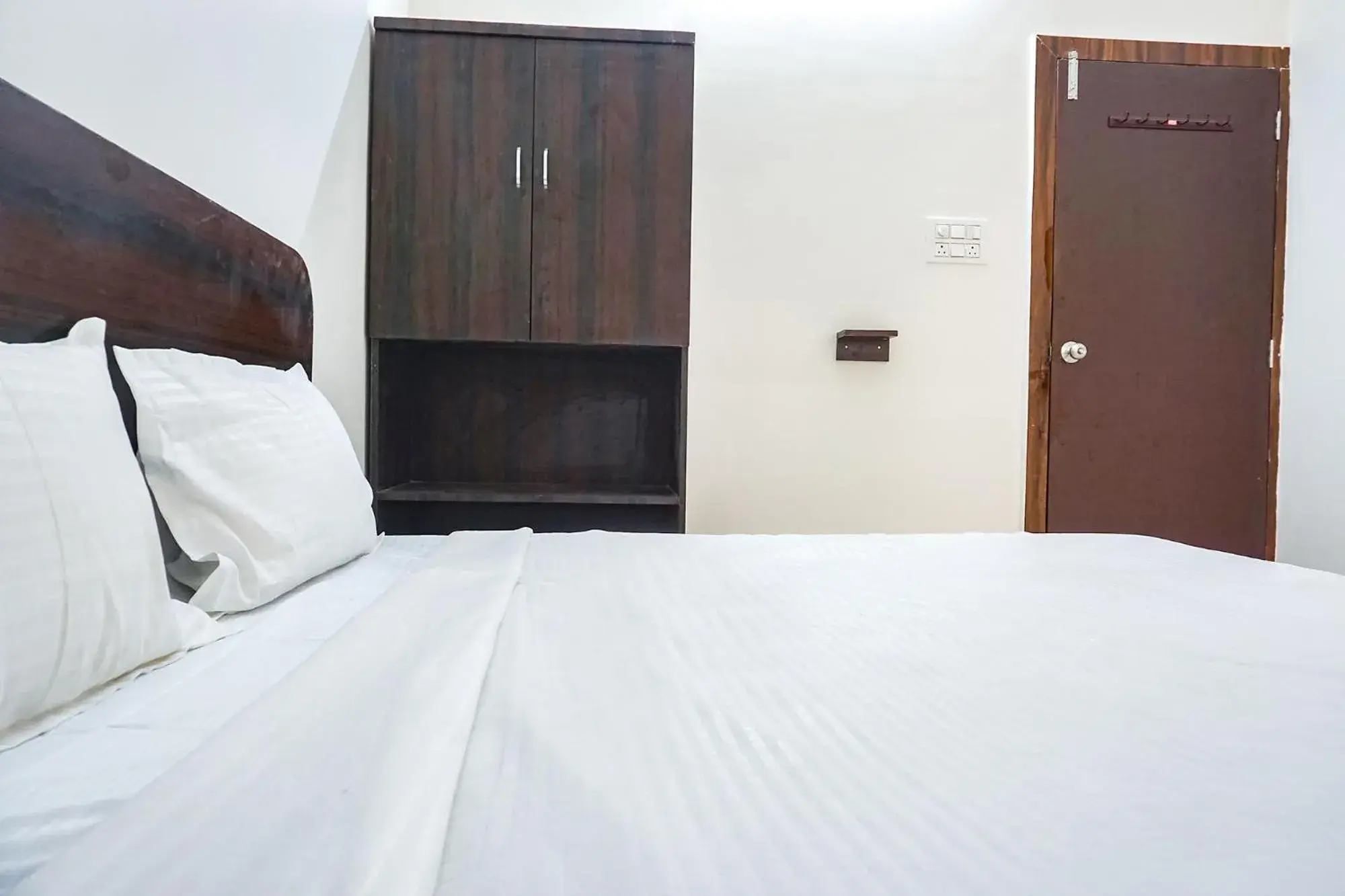 Photo of the whole room, Bed in Via Gargi Galuxe - Nr Ankushrao Natyagruha Photo of the whole room, Bed in Via Gargi Galuxe - Nr Ankushrao Natyagruha