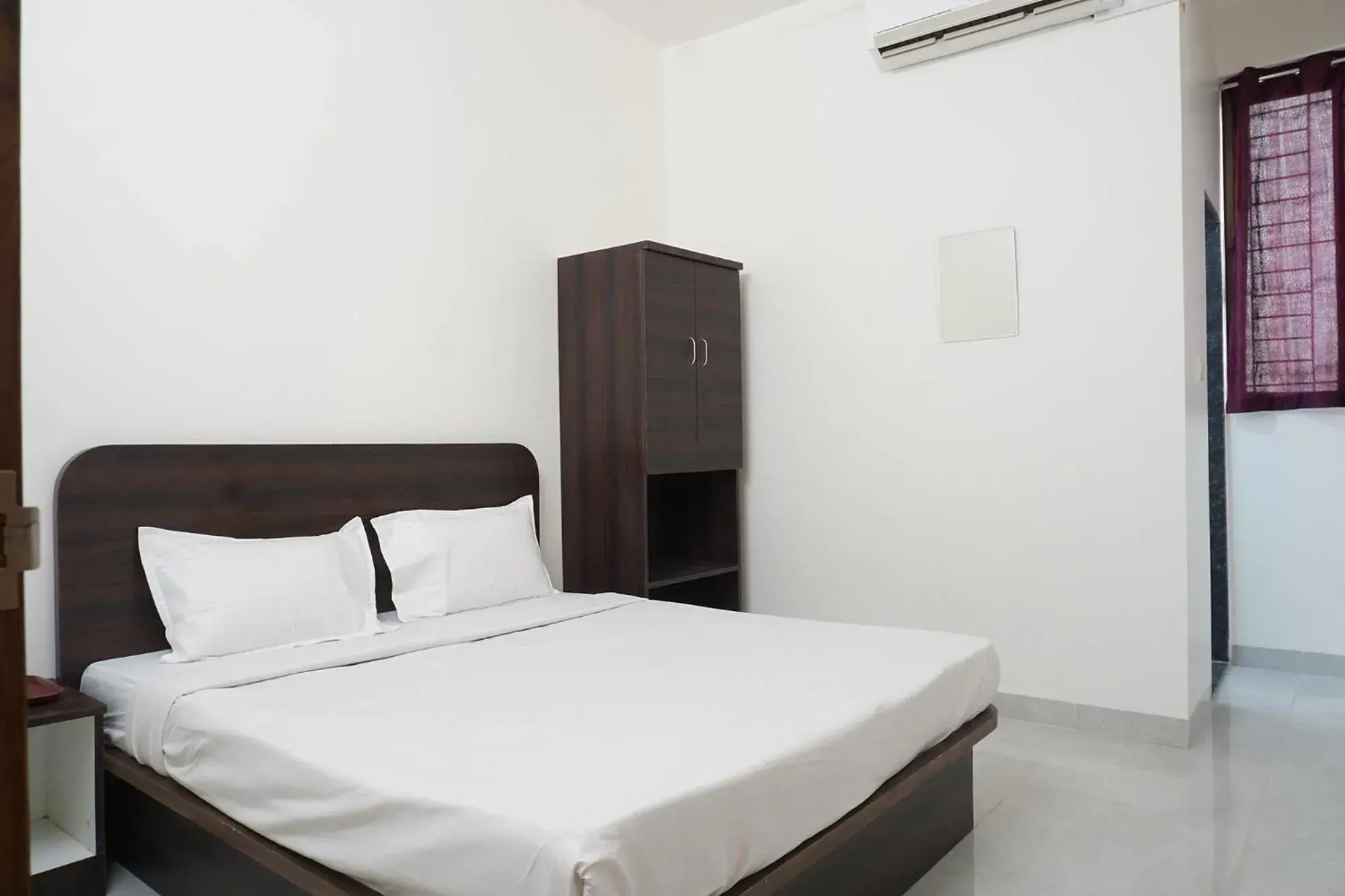 Living room, Bed in FabHotel Gargi Galuxe - Nr Ankushrao Natyagruha Living room, Bed in FabHotel Gargi Galuxe - Nr Ankushrao Natyagruha