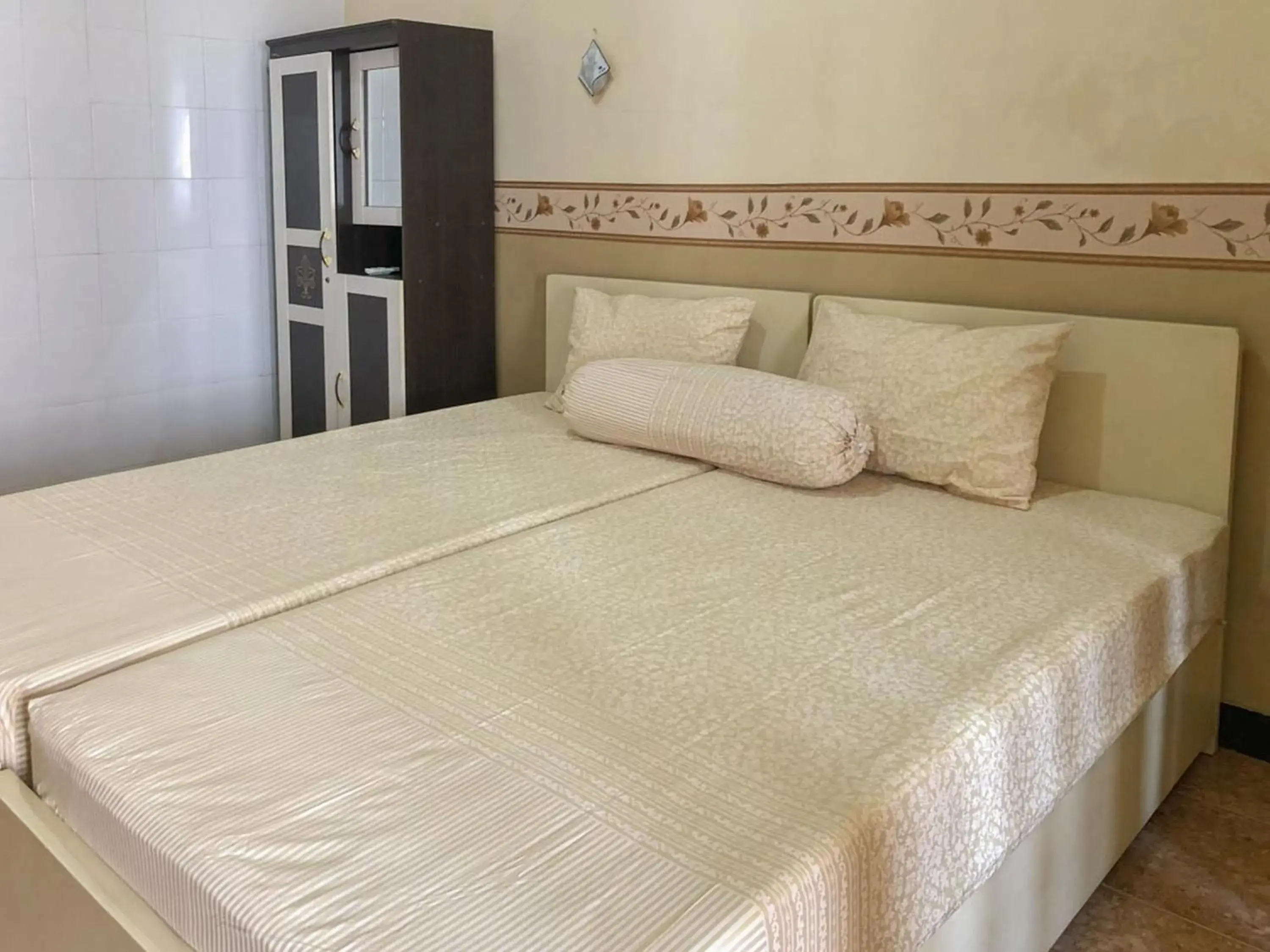 Bedroom, Bed in RedDoorz Syariah near Pasar Sleko Madiun Bedroom, Bed in RedDoorz Syariah near Pasar Sleko Madiun