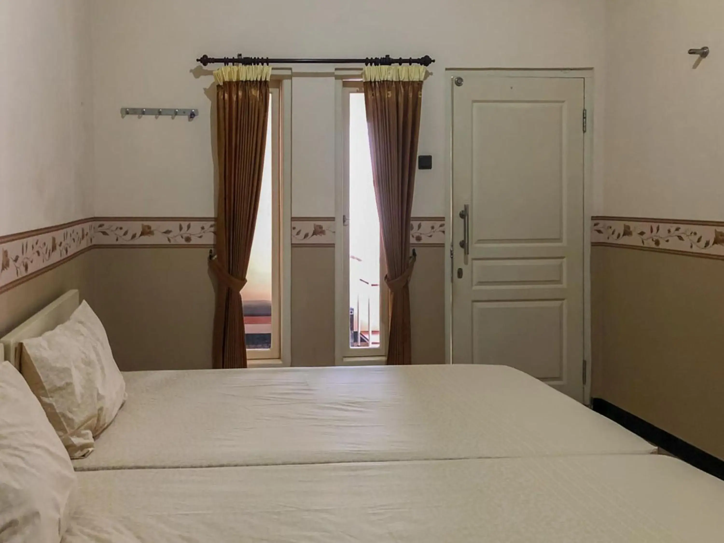 Bedroom, Bed in RedDoorz Syariah near Pasar Sleko Madiun Bedroom, Bed in RedDoorz Syariah near Pasar Sleko Madiun