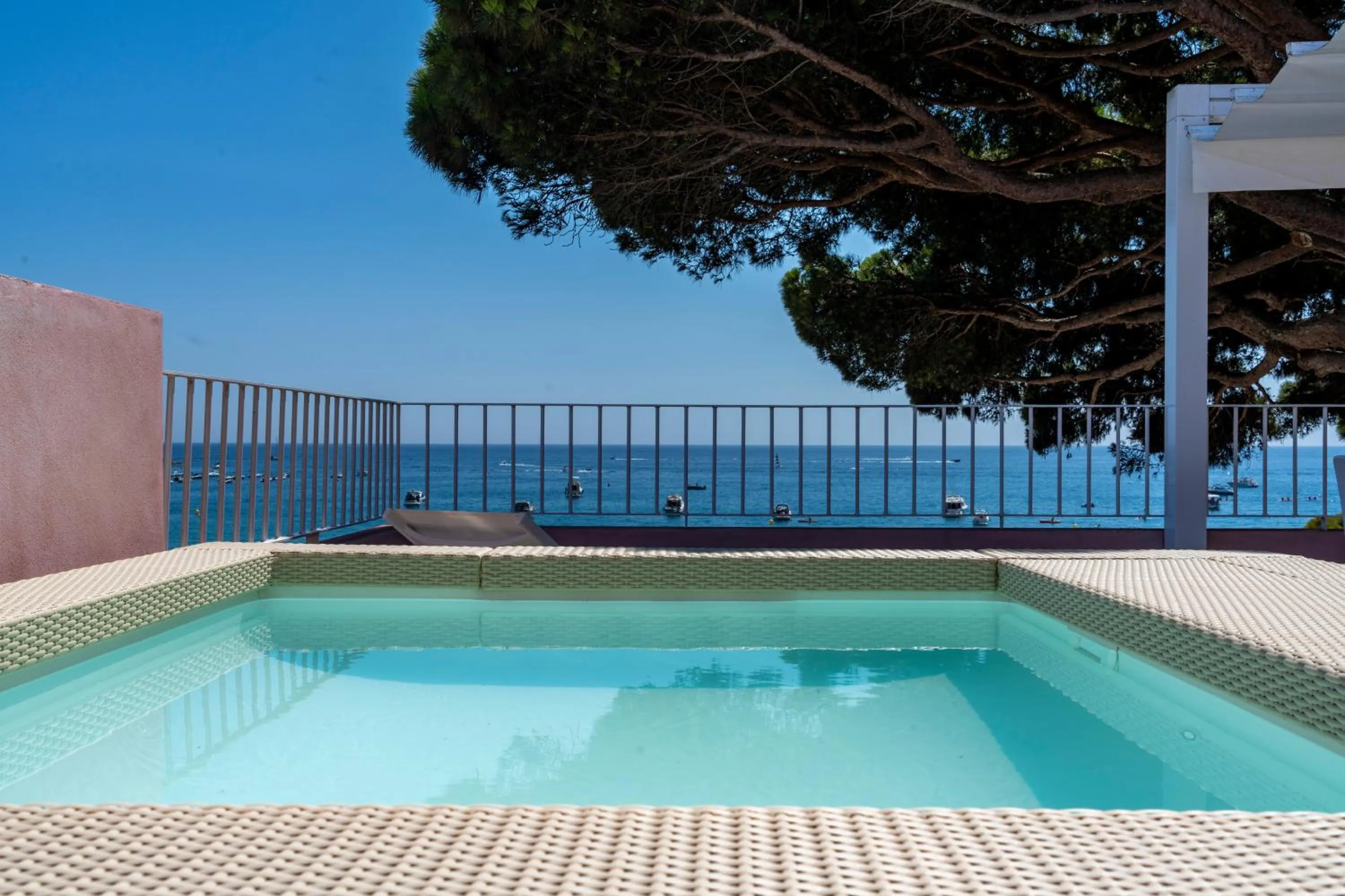 Balcony/Terrace in The Pink Elephant Hotel