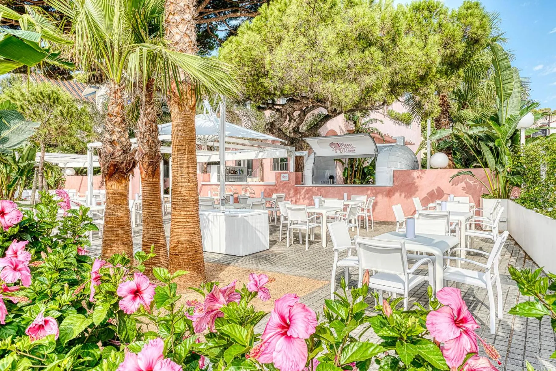 Restaurant/places to eat in The Pink Elephant Hotel