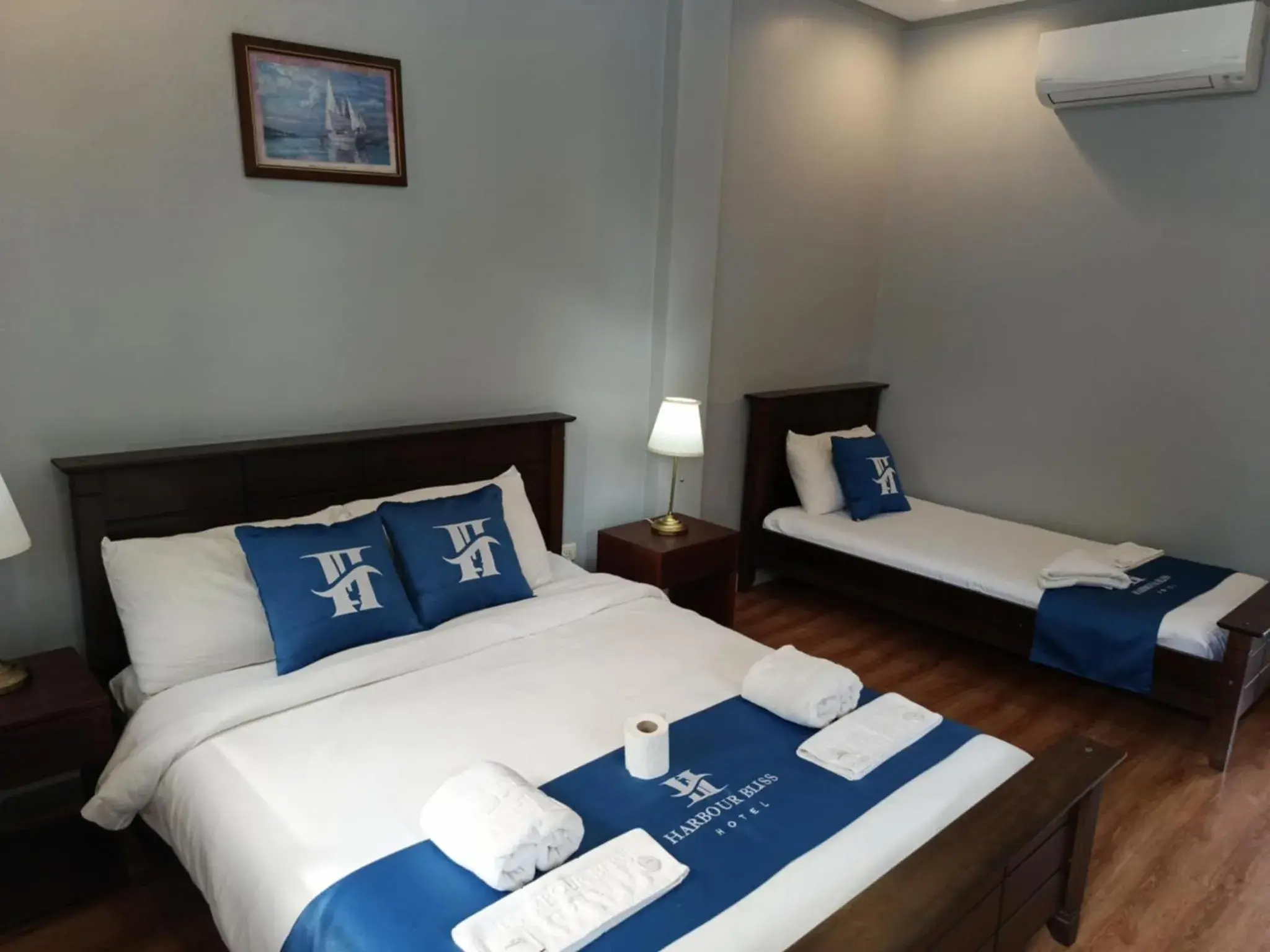 Deluxe Triple Room in Harbour Bliss Hotel Deluxe Triple Room in Harbour Bliss Hotel