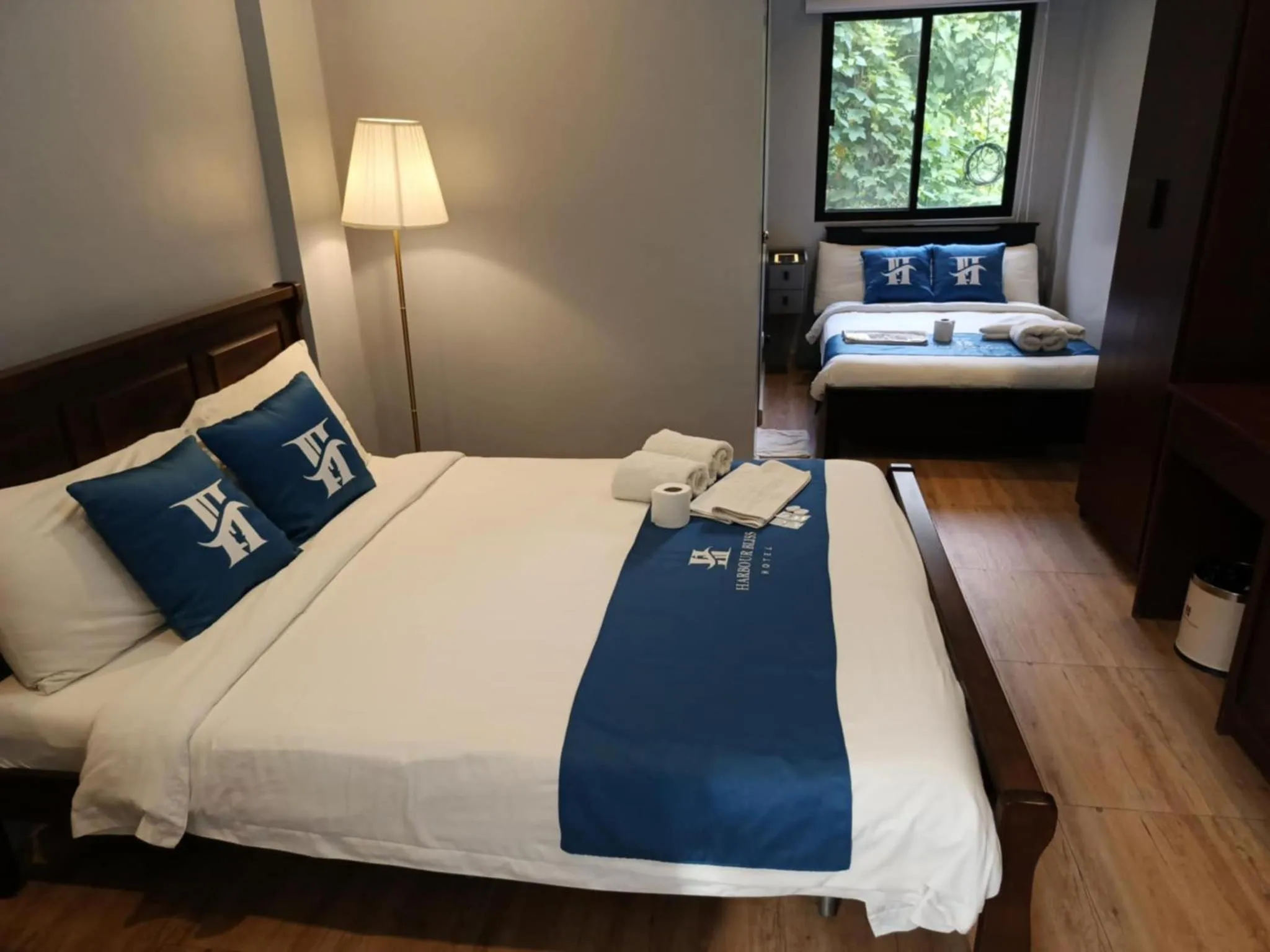 Bed in Harbour Bliss Hotel