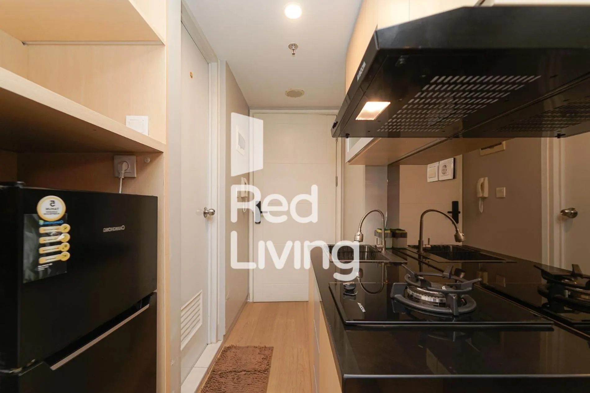 Kitchen or kitchenette in Redliving Apartemen Springlake Summarecon - MDH Rooms Tower Caldesia with Netflix