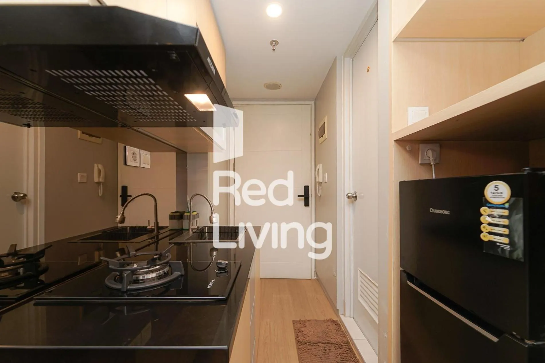 Kitchen or kitchenette in Redliving Apartemen Springlake Summarecon - MDH Rooms Tower Caldesia with Netflix