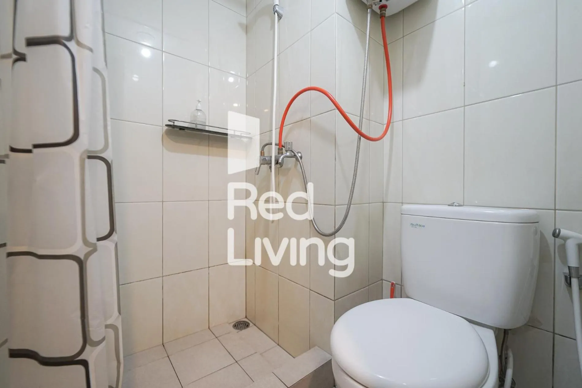 Bathroom in Redliving Apartemen Springlake Summarecon - MDH Rooms Tower Caldesia with Netflix