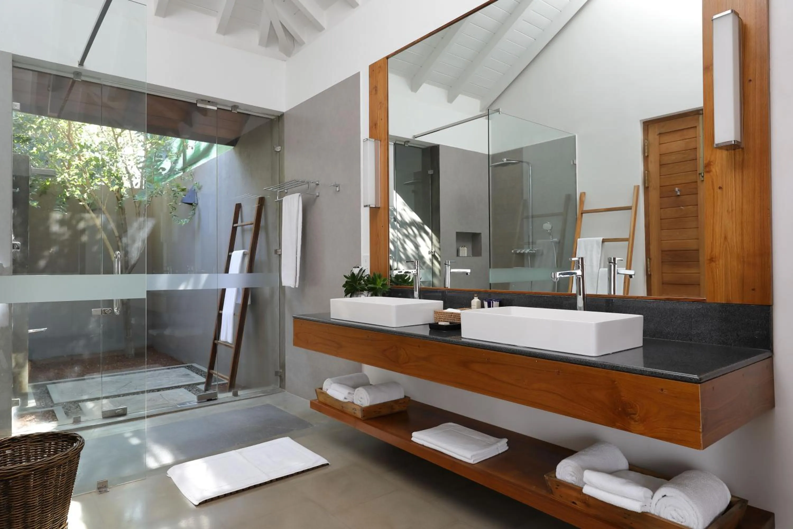 Shower in Kirana - A Santani Villa, Bentota