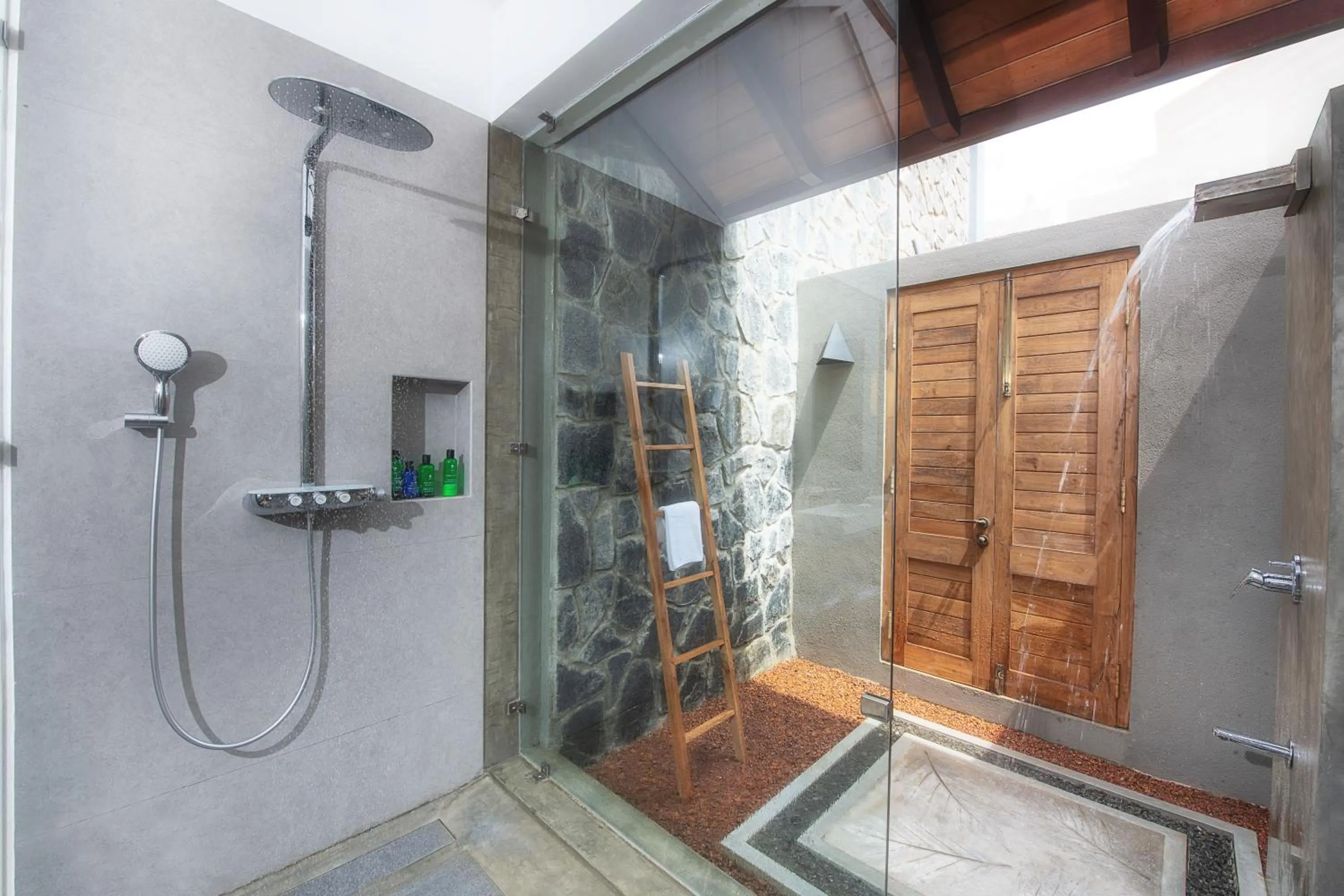 Shower in Kirana - A Santani Villa, Bentota