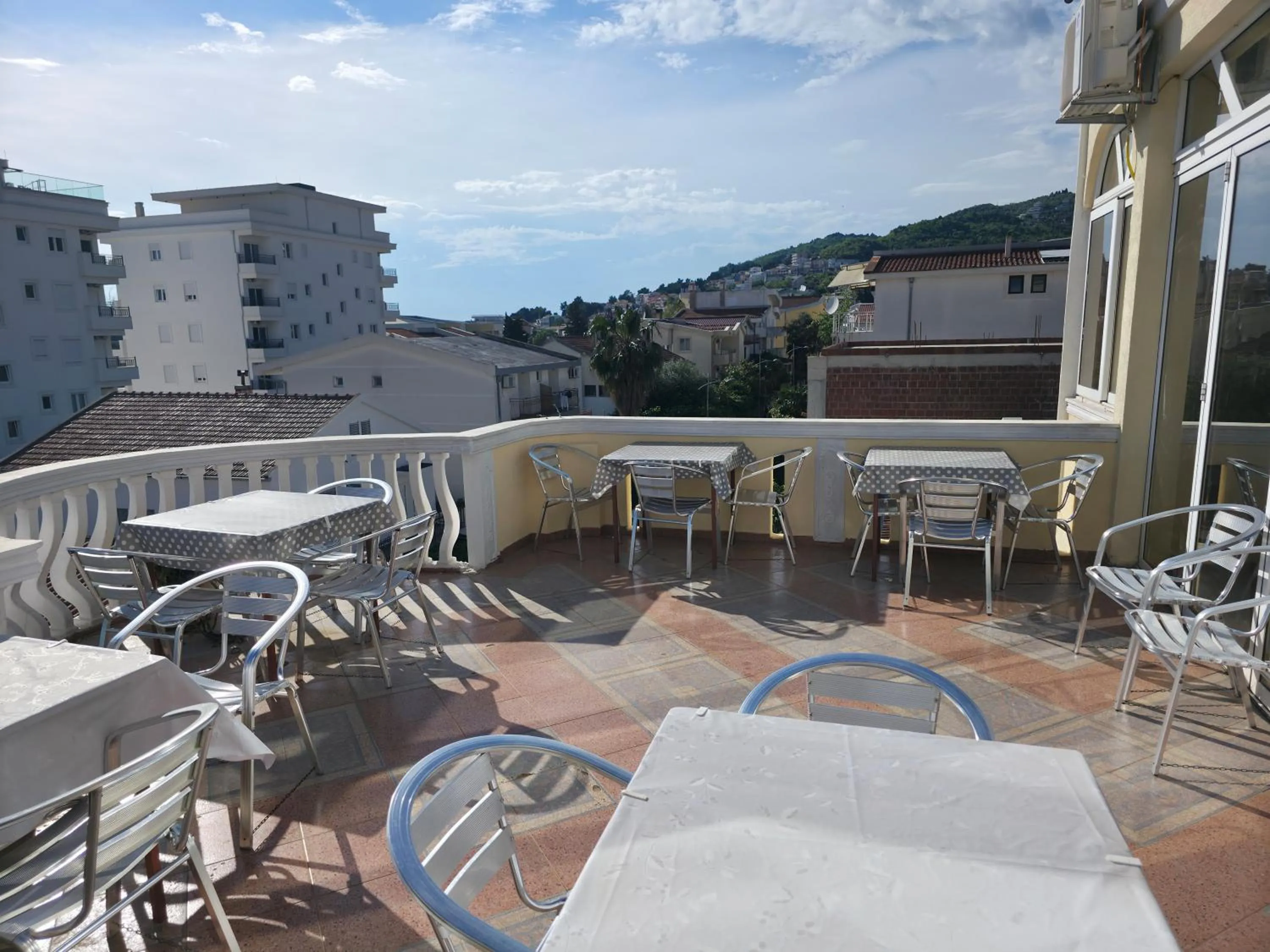 Restaurant/places to eat in BOGUMILA