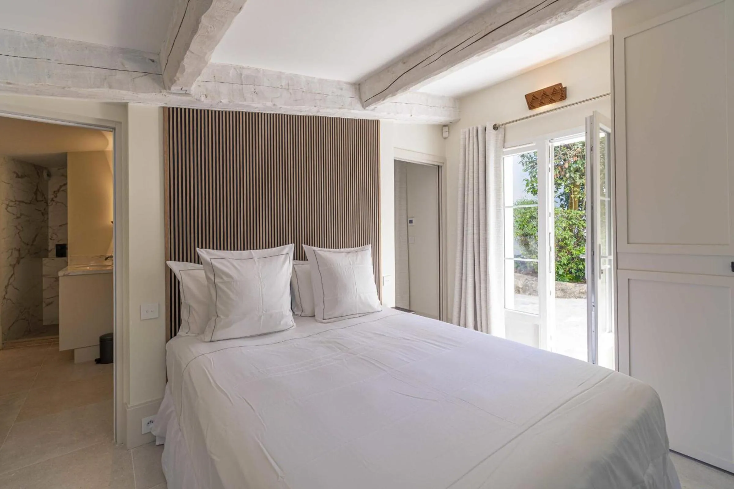 Bed in Luxurious Villa with heated pool 5BR-10p - Cannes