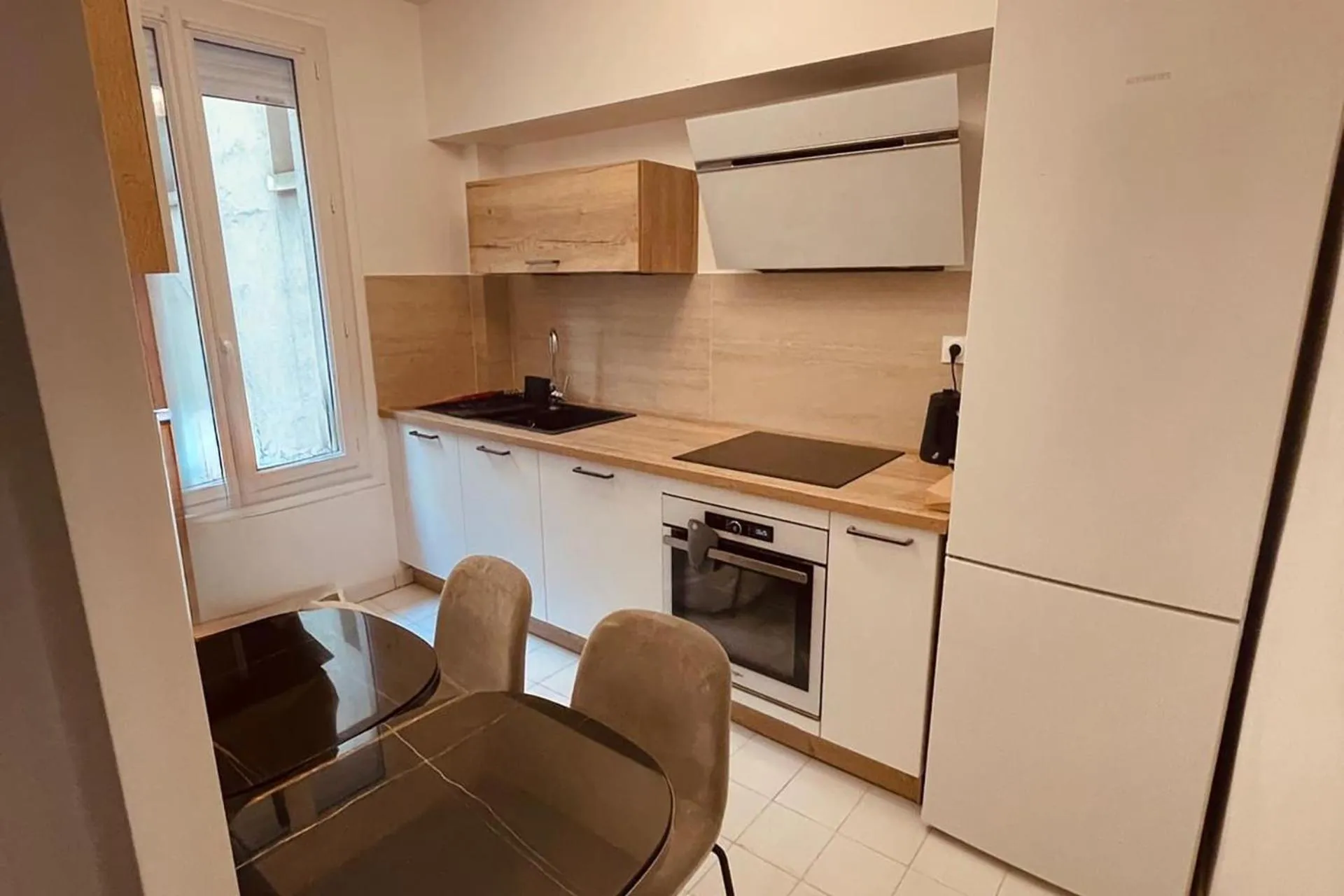 Kitchen or kitchenette in CARD Hôtel