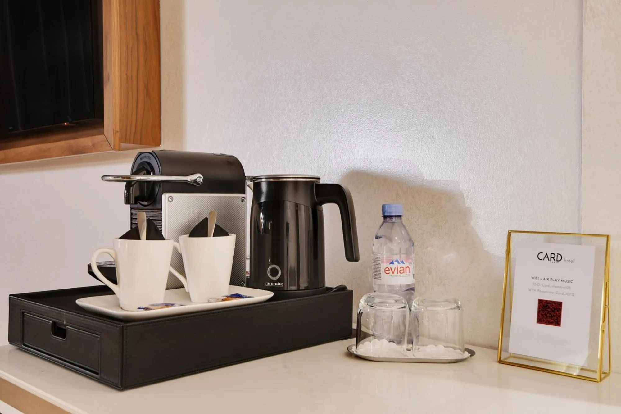 Coffee/tea facilities in CARD Hôtel