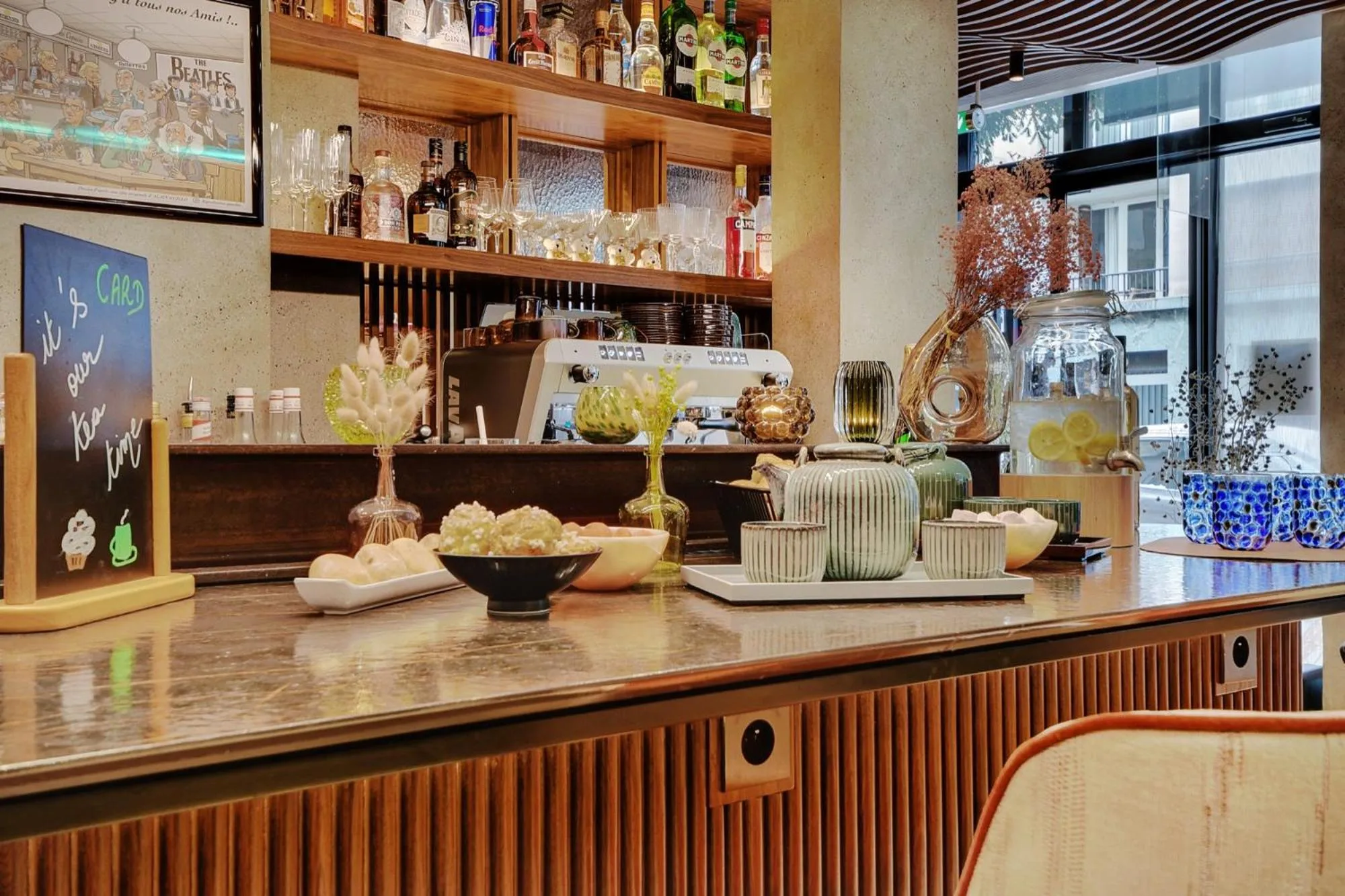 Lounge or bar in CARD Hôtel