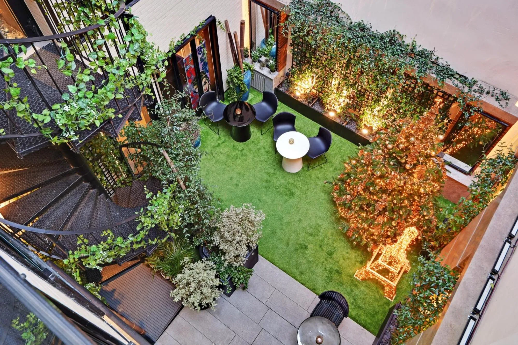 Patio in CARD Hôtel