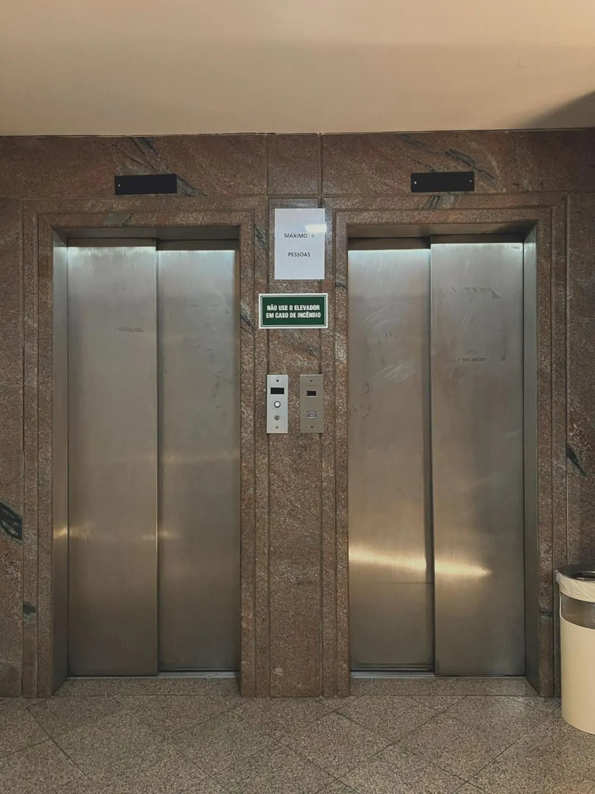 elevator in Binder Hotel Mogi Guaçu